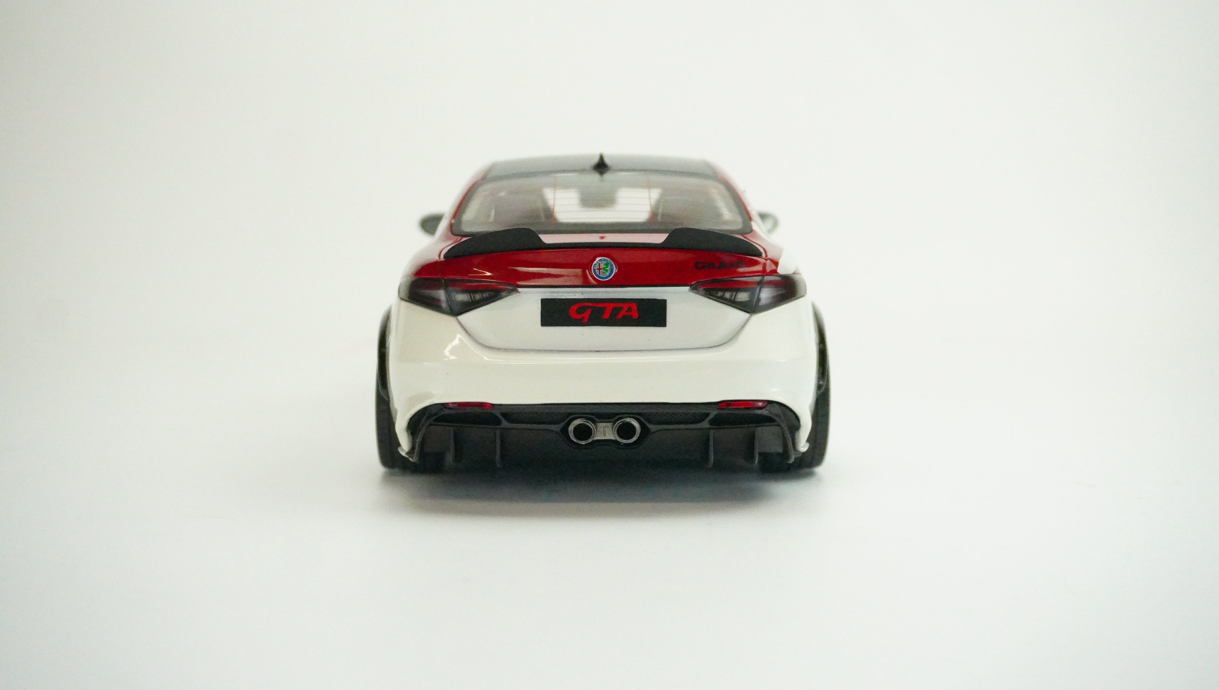 Alfa Romeo Giulia GTA 2023 1:18
