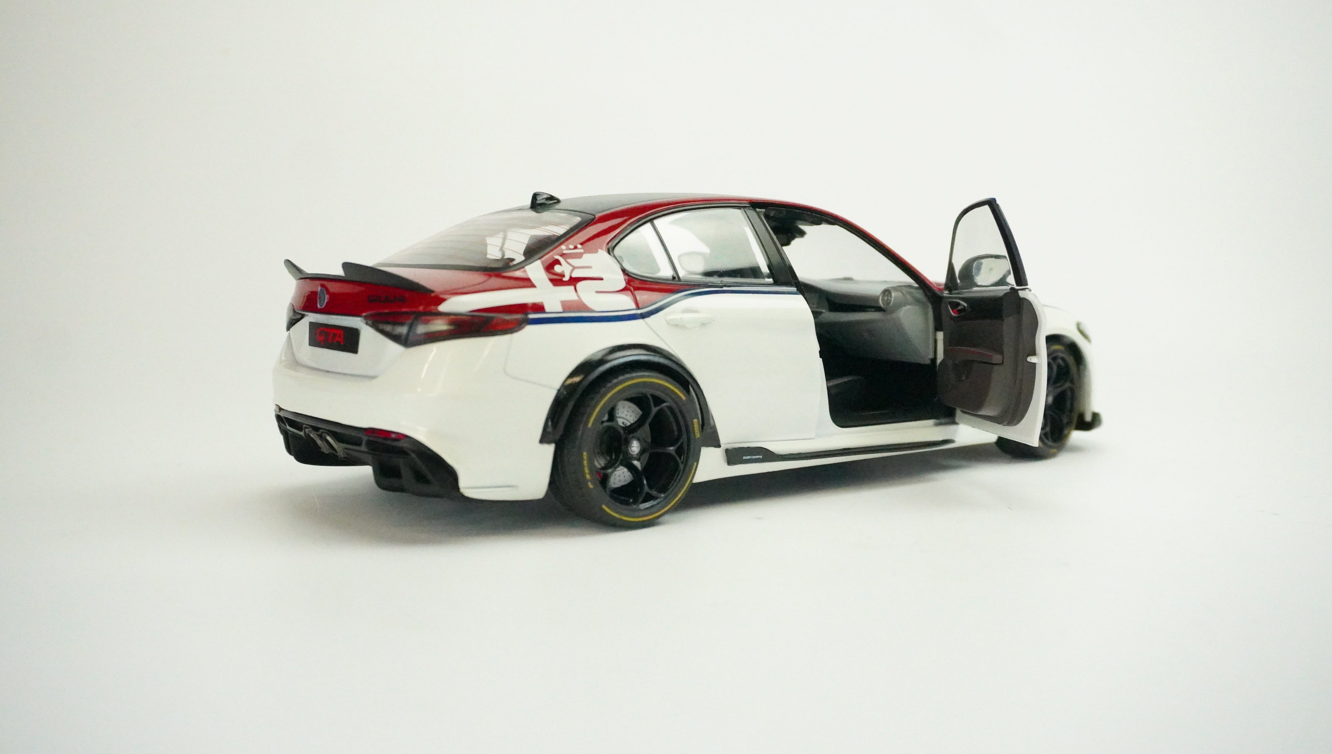Alfa Romeo Giulia GTA 2023 1:18