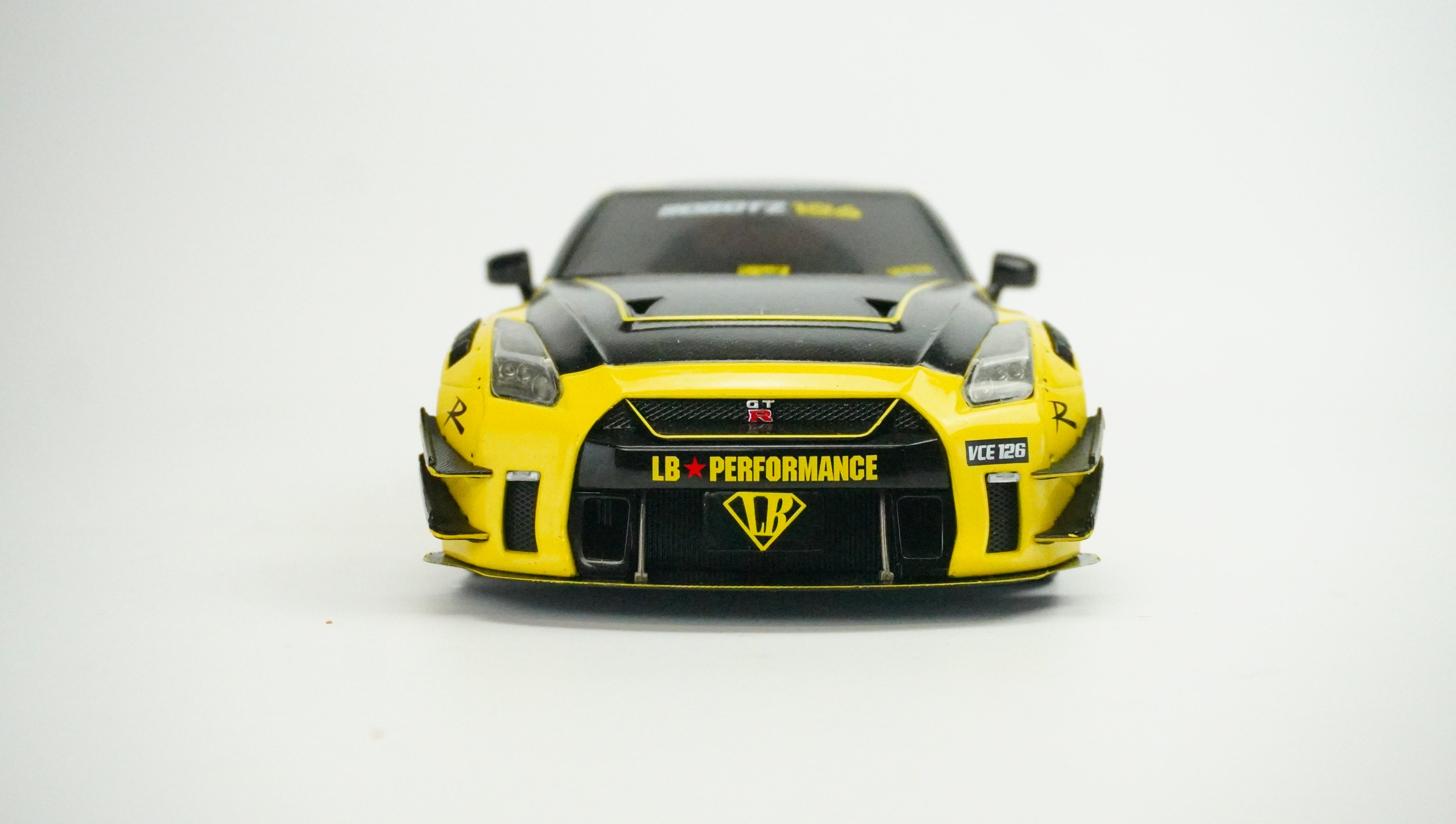 Nissan Skyline GT-R (R35) LBW 1:18