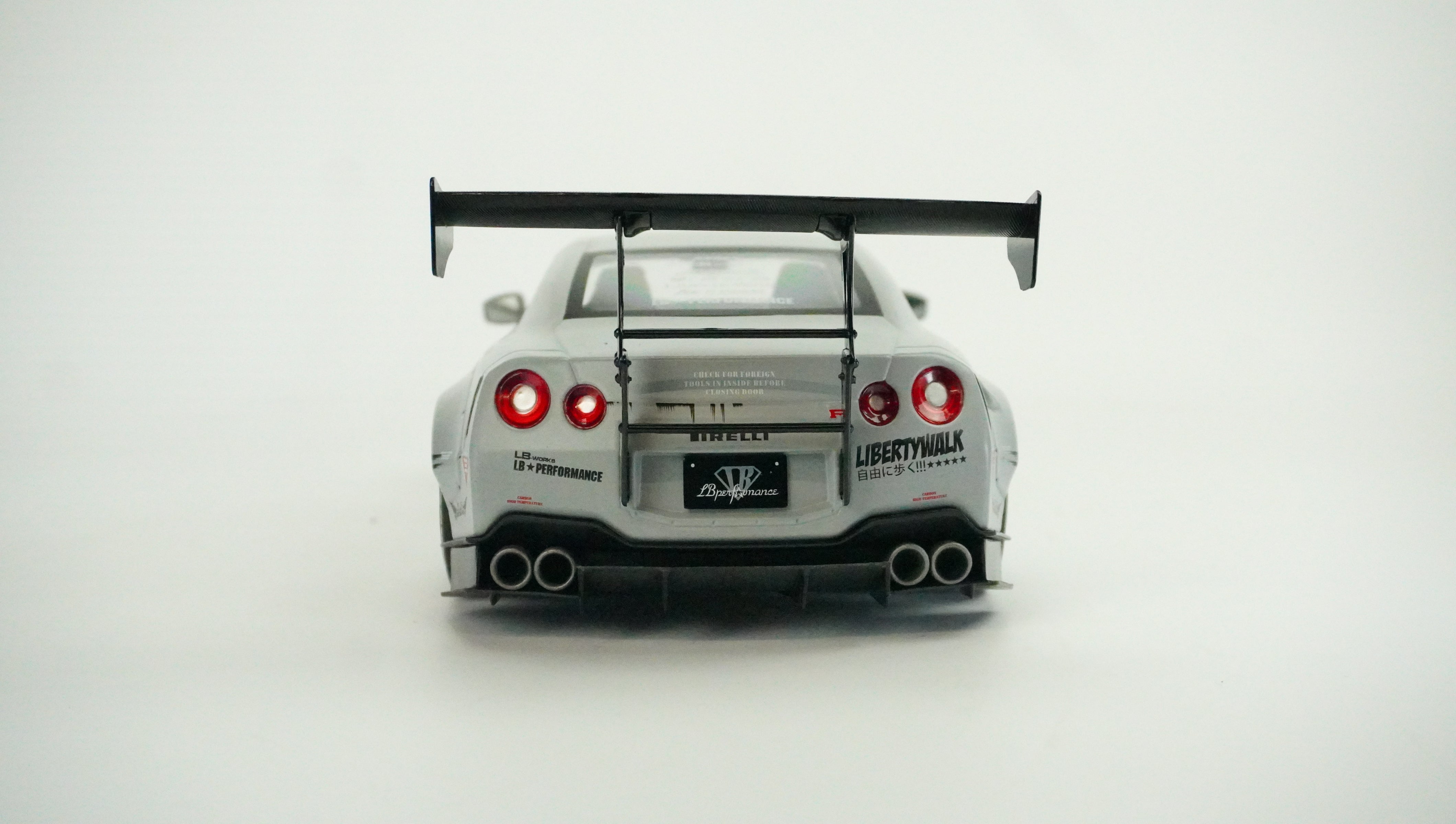 Nissan GT-R (R35) LBW Type 2.0 Limited 1:18