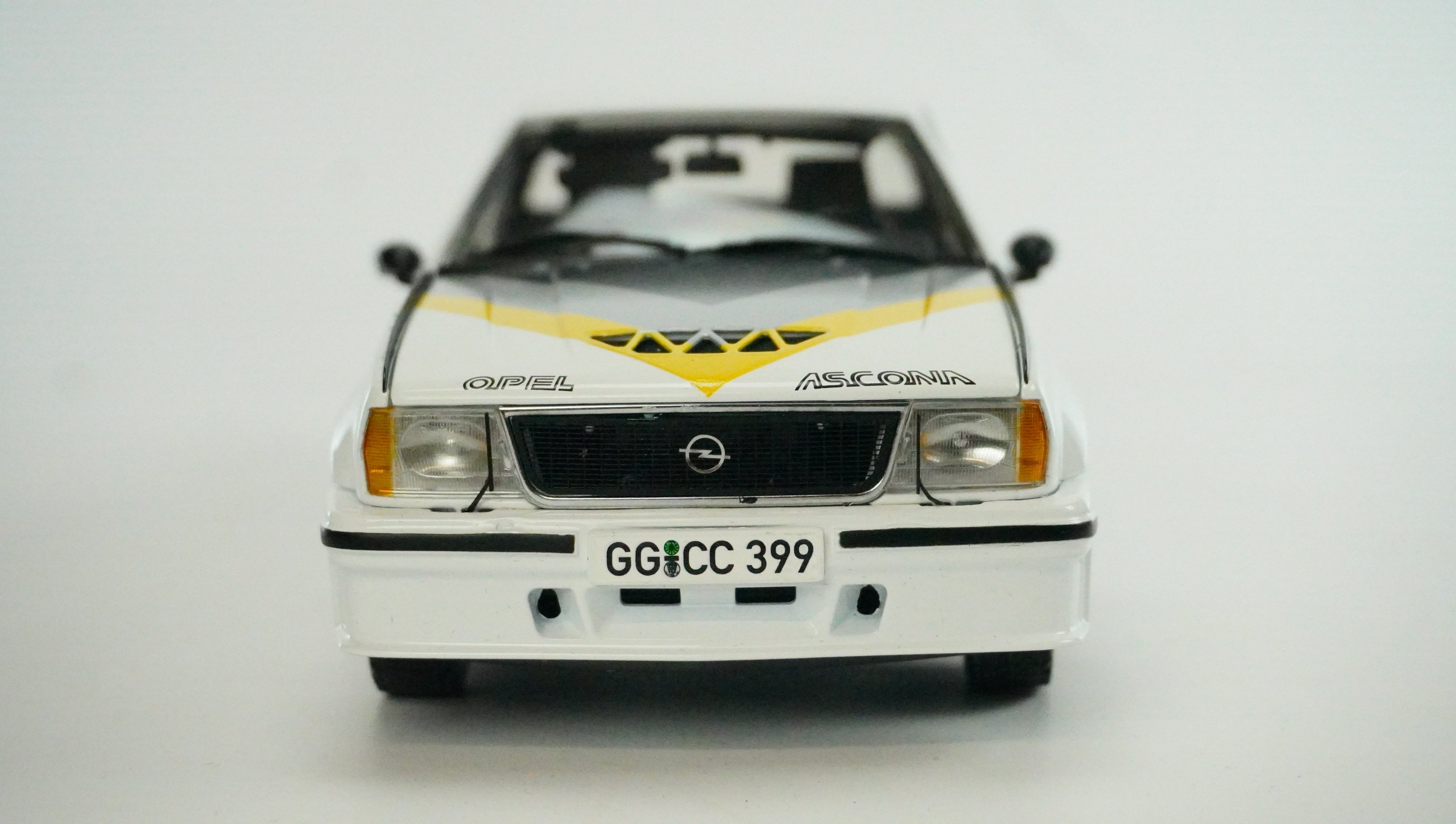 Opel Ascona 400 1:18