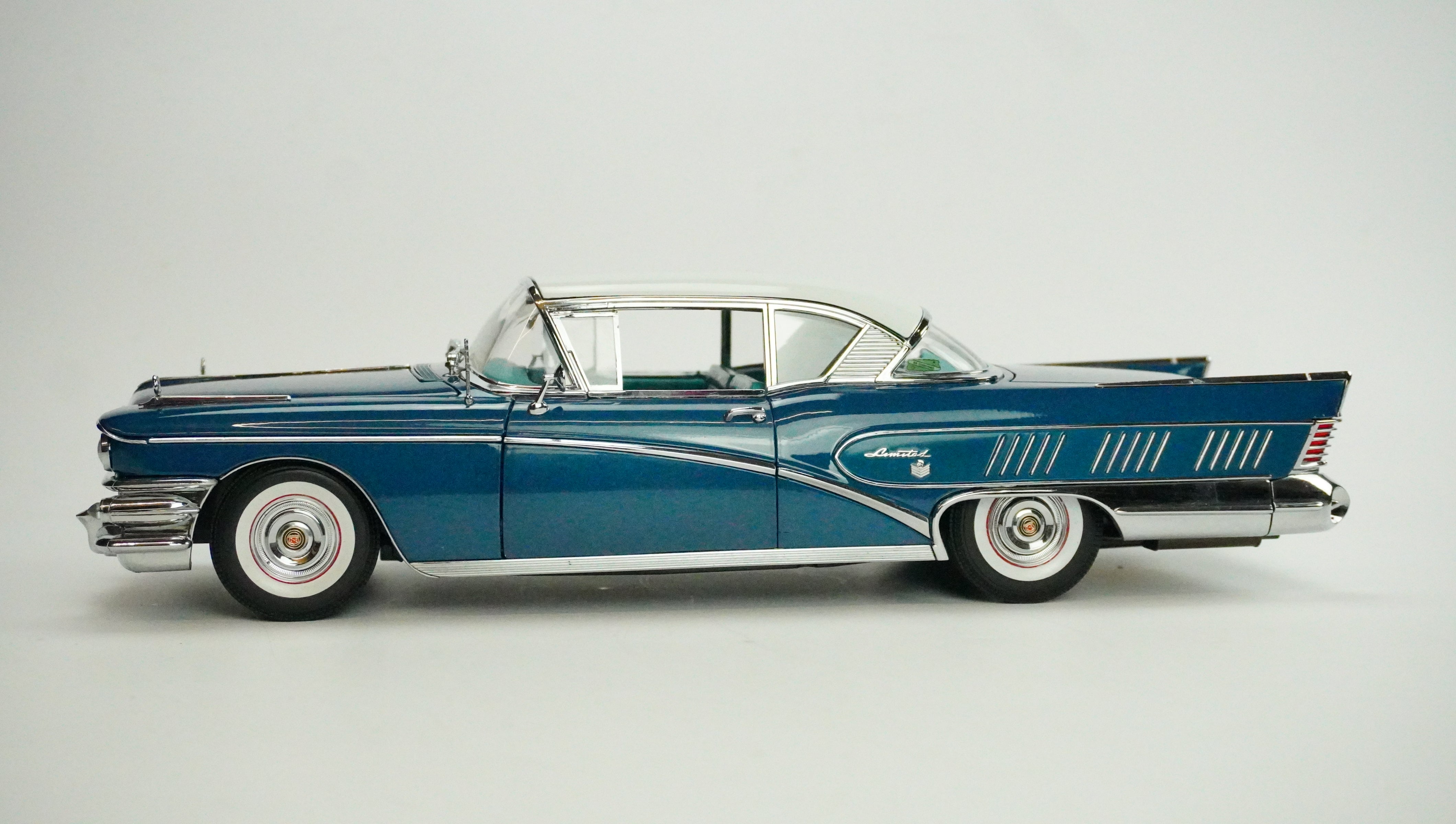 Buick Riviera (inkl. 2 Koffer) Rarität 1958 1:18