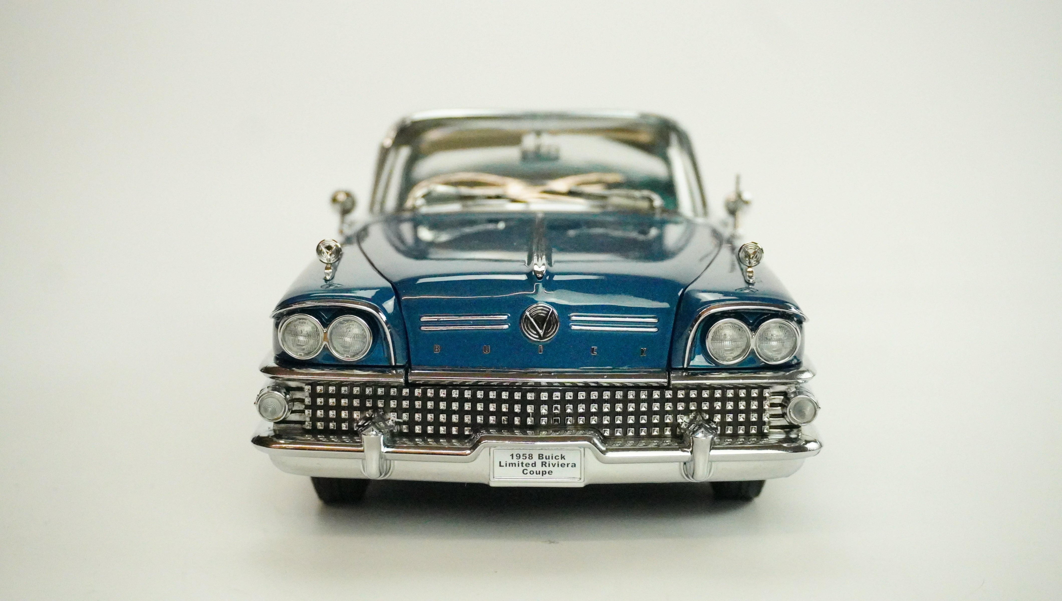 Buick Riviera (inkl. 2 Koffer) Rarität 1958 1:18