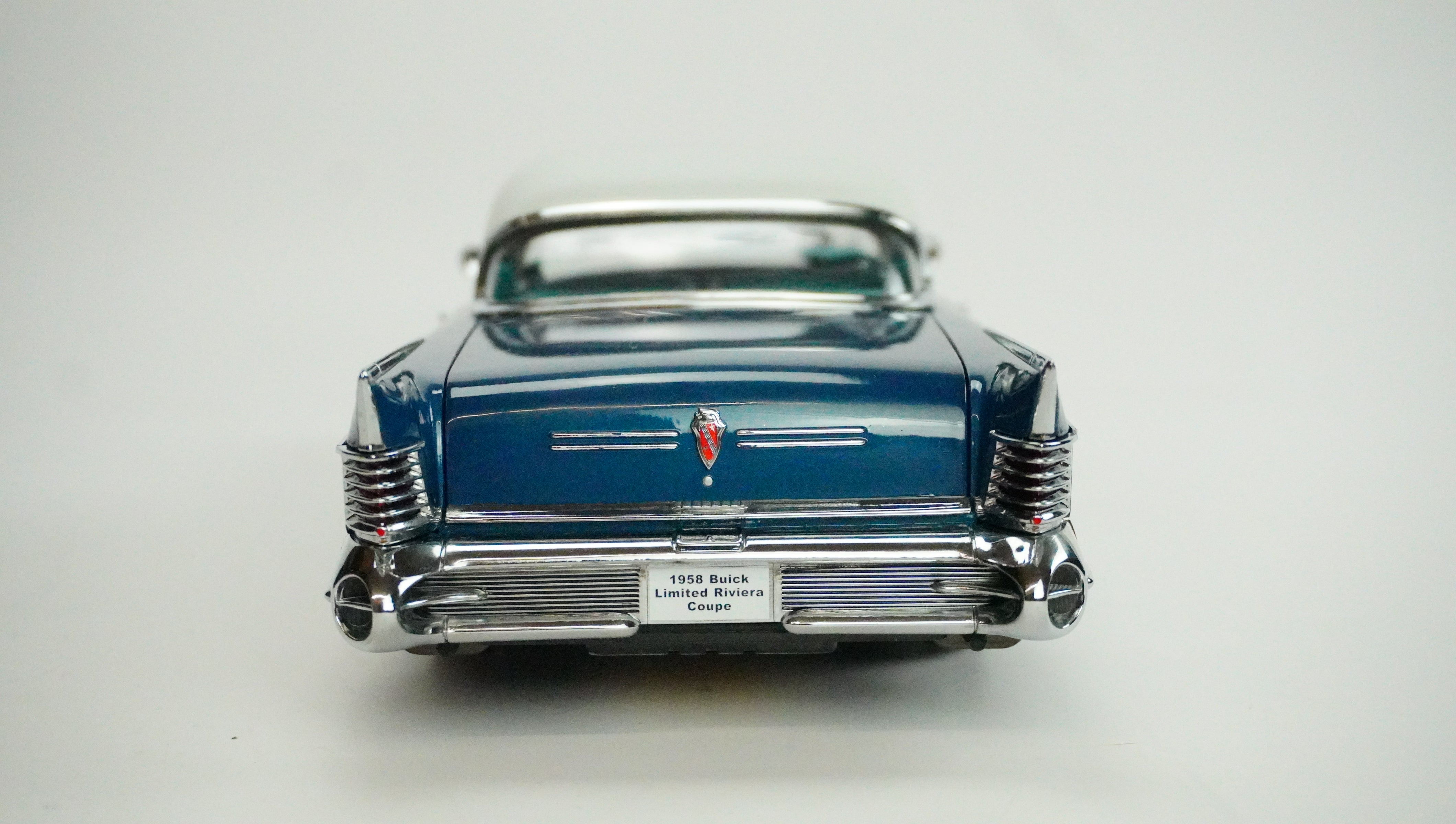 Buick Riviera (inkl. 2 Koffer) Rarität 1958 1:18