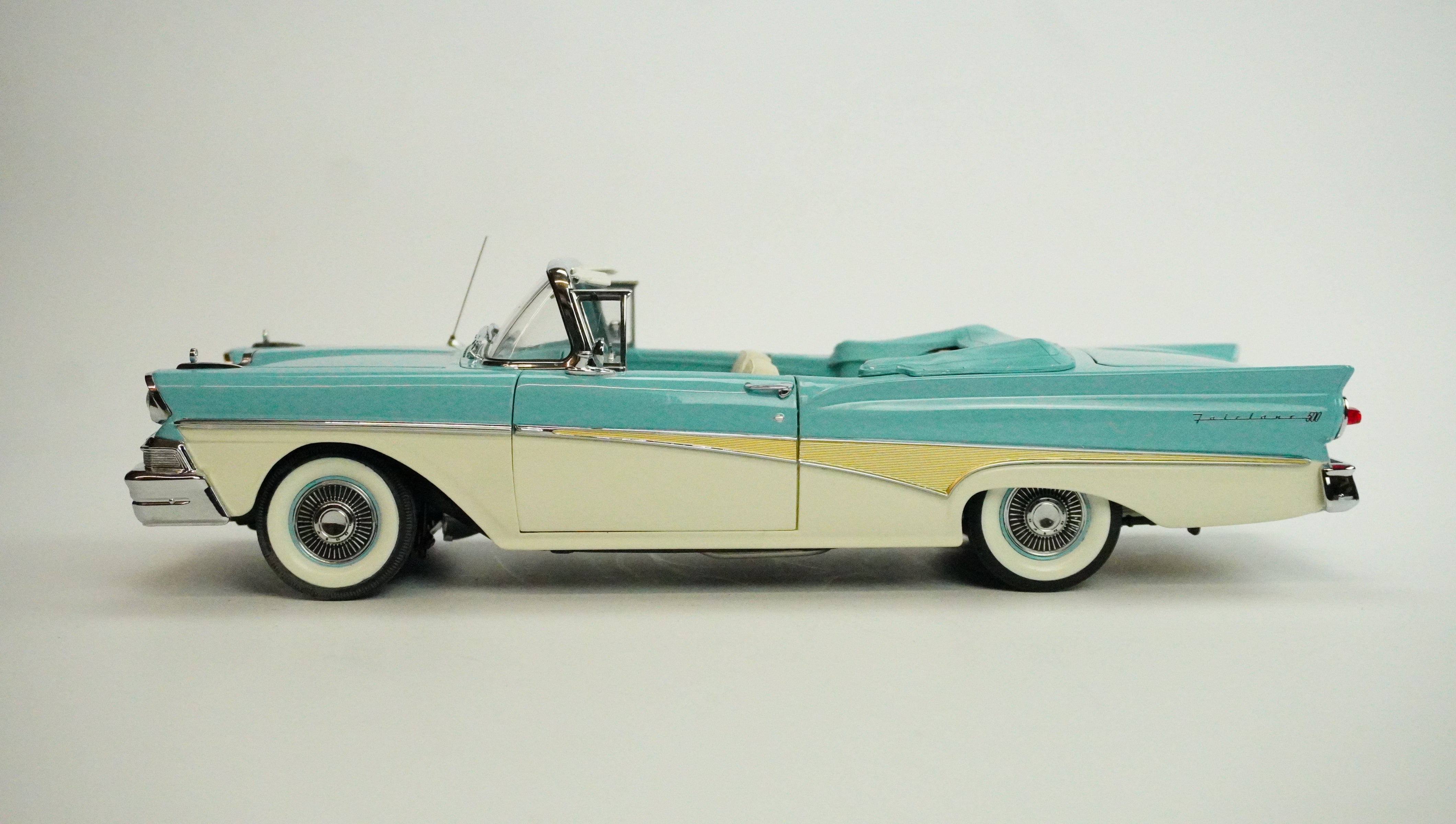 Ford Fairiane 500 Cabrio Rarität 1958 1:18