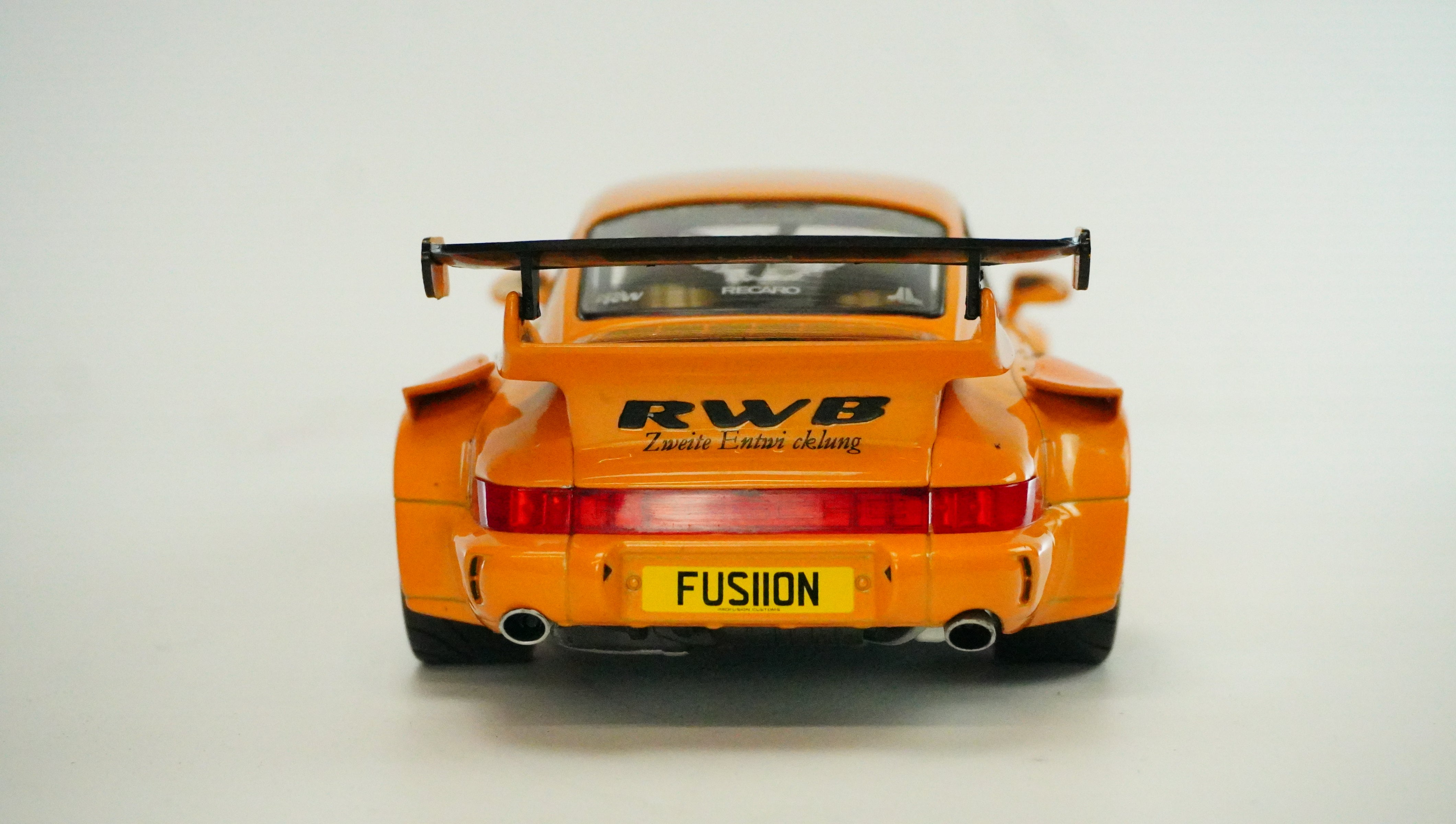 Porsche 911 (964) RWB Hibiki 2016 1:18