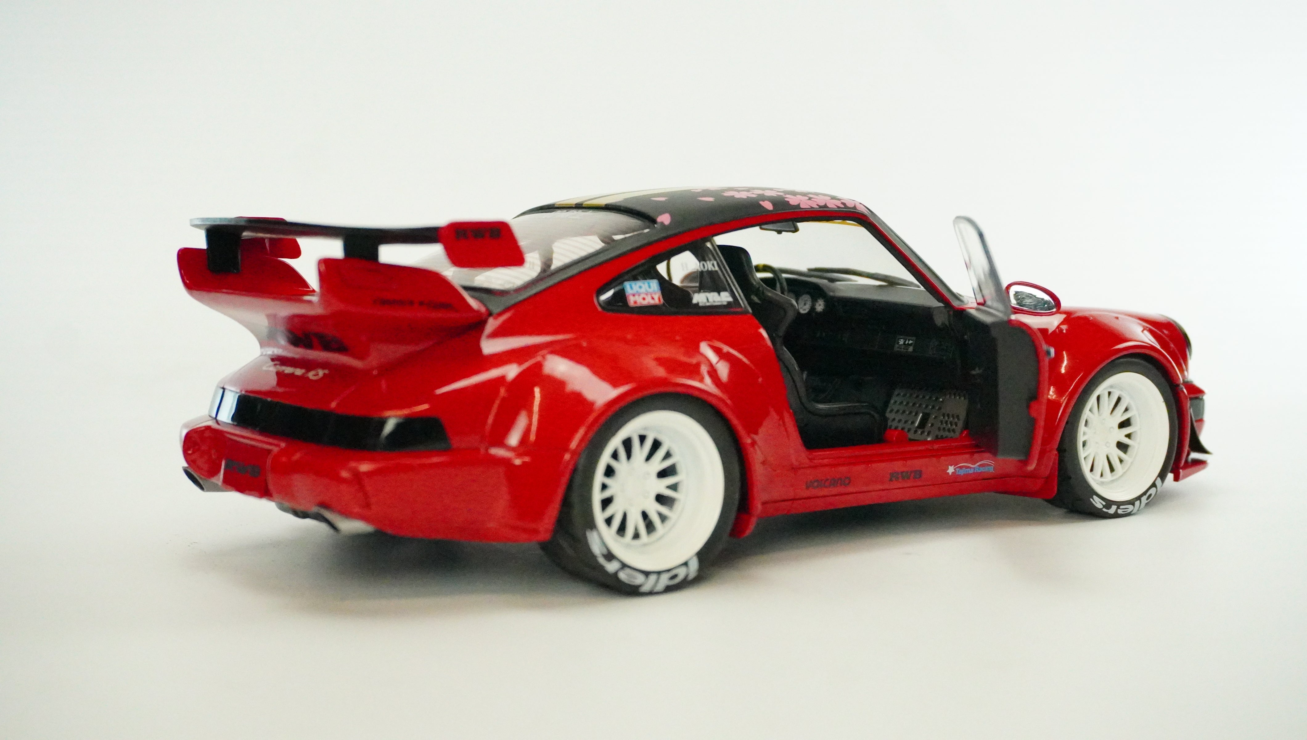Porsche 911 (964) RWB Sakura 2021 1:18