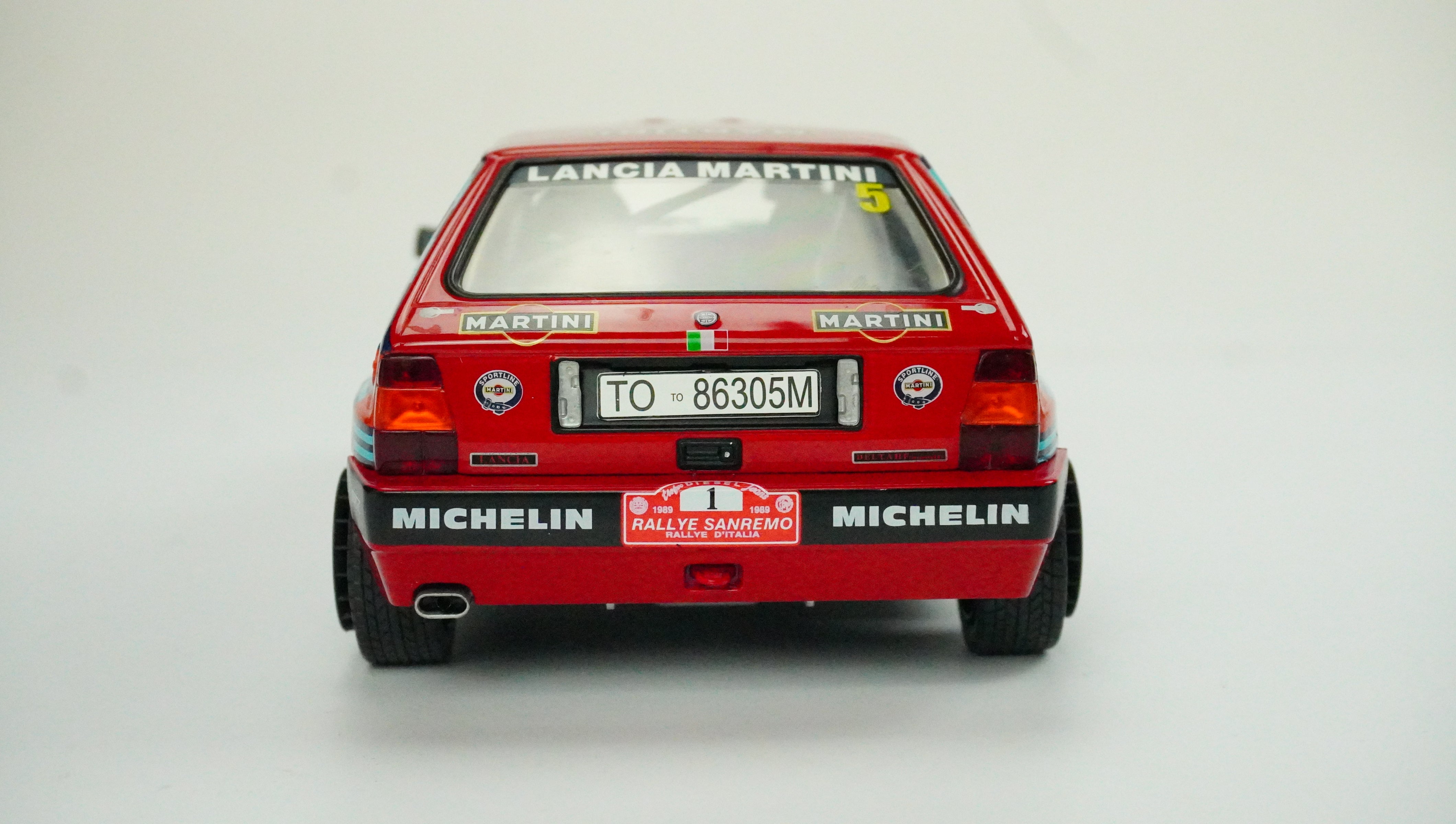 Lancia Delta HF Integrale 16V Martini Rally Nr.1 1989 1:18