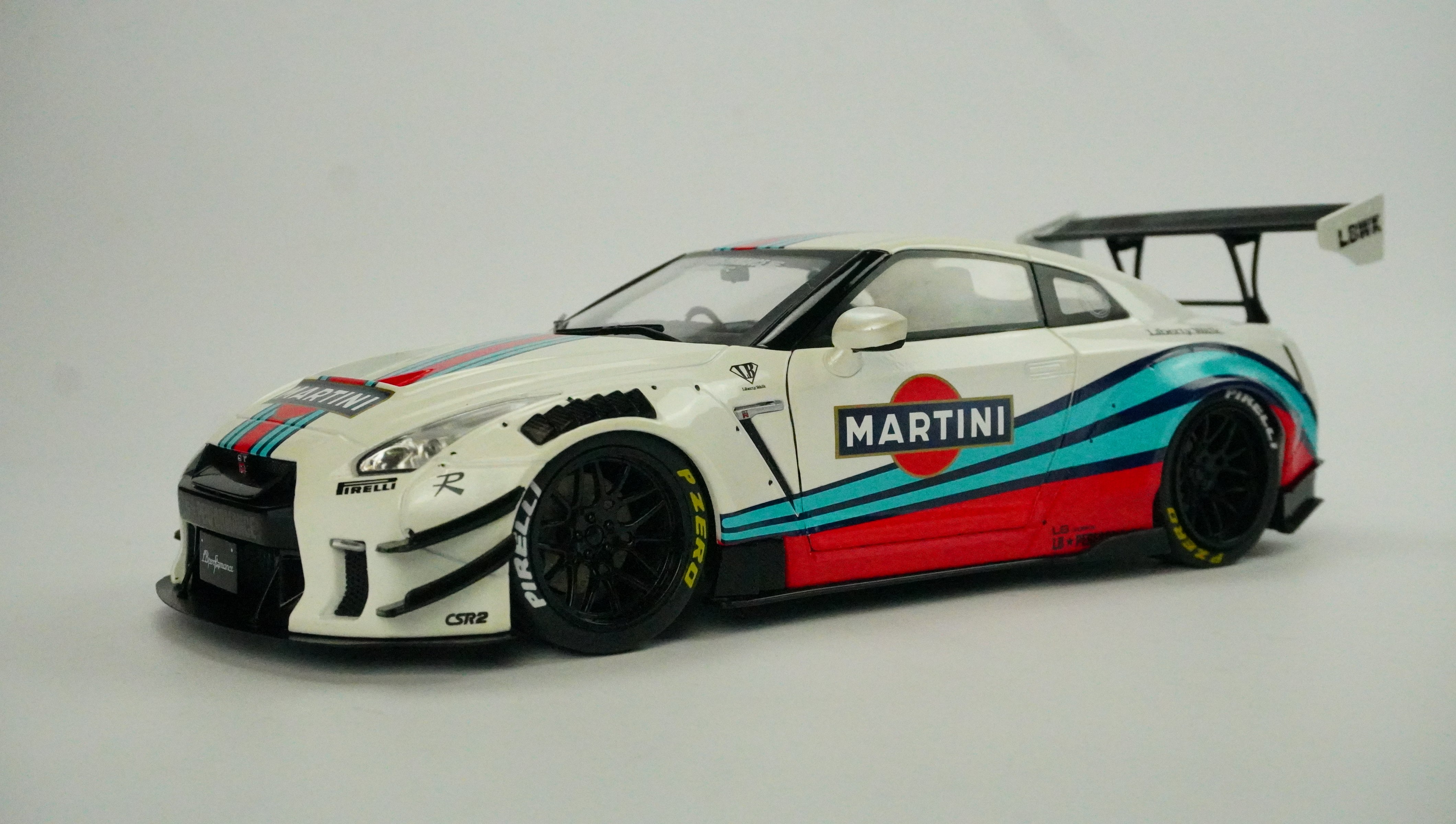 Nissan GT-R (R35) LBW Type Martini 2024 1:18
