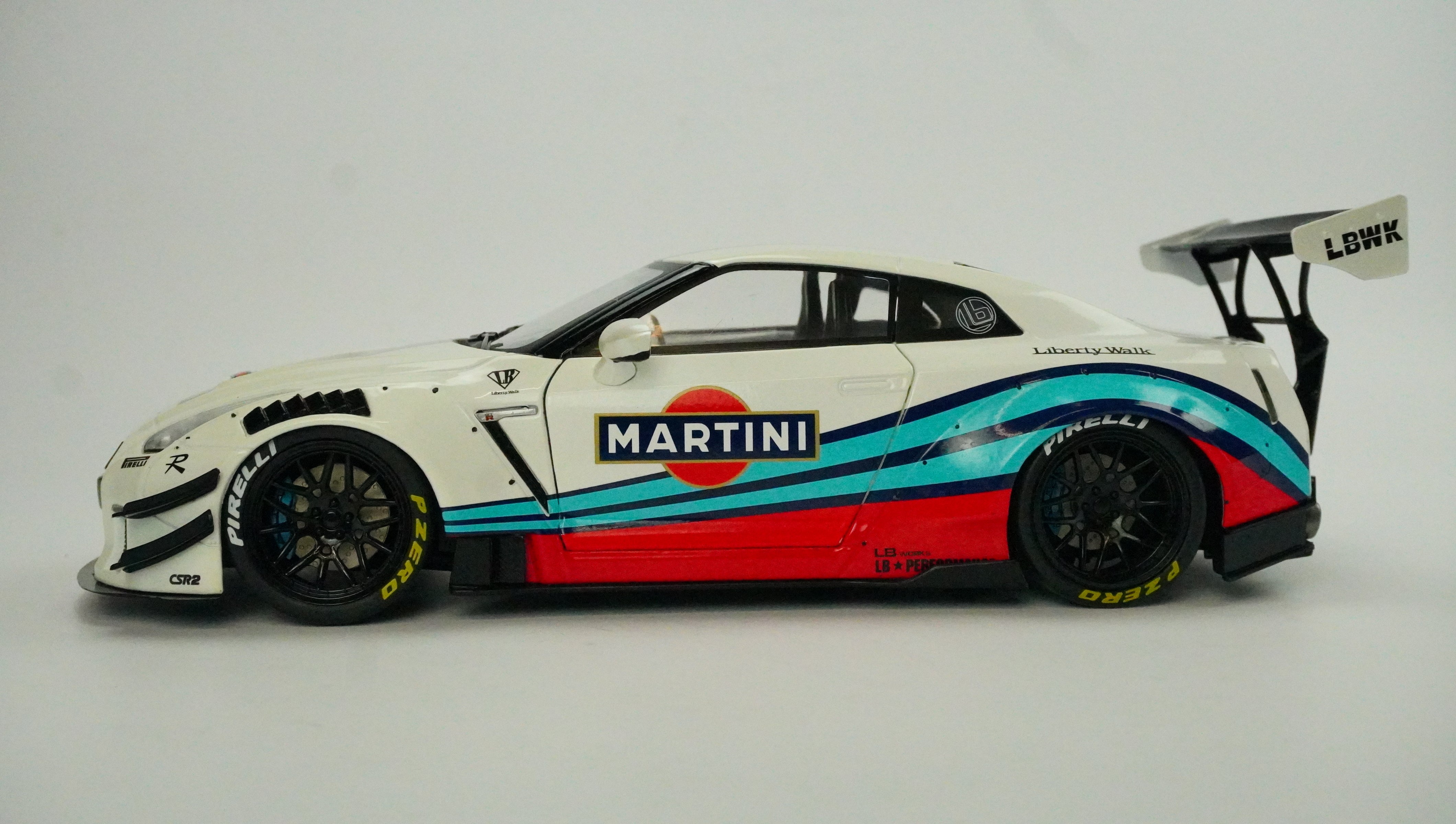 Nissan GT-R (R35) LBW Type Martini 2024 1:18