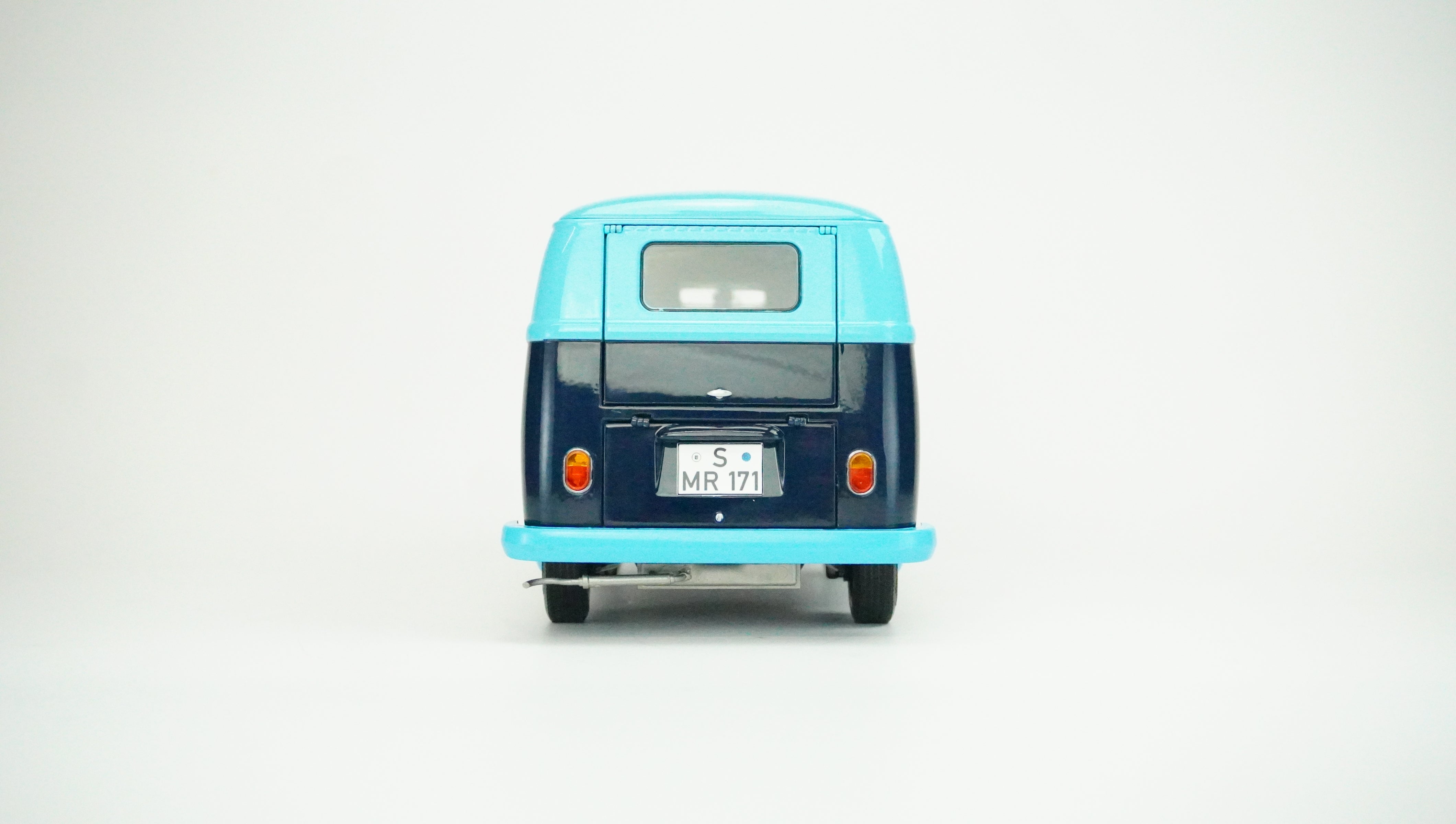 VW Bus T1b Martini Limited 1:18