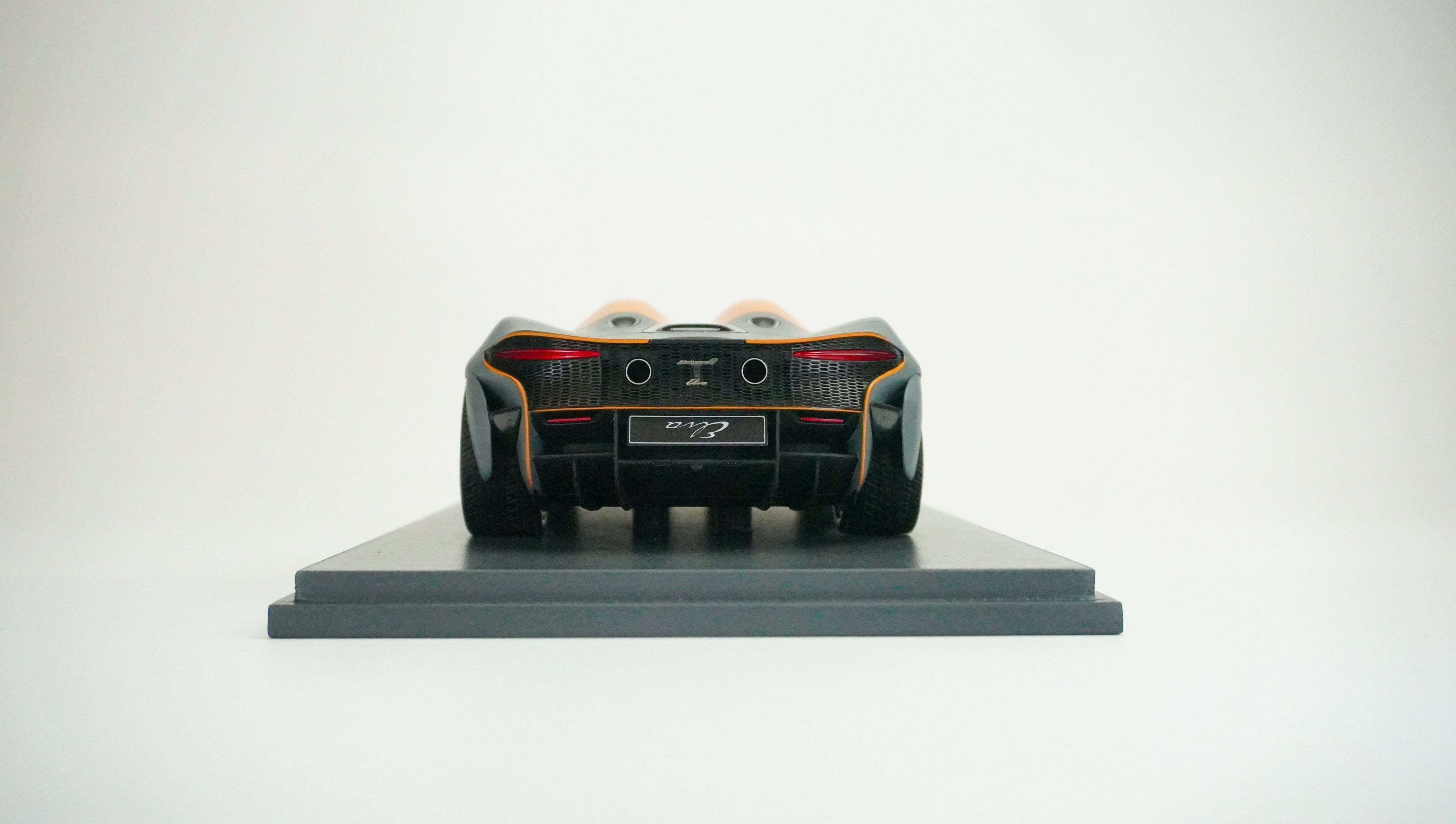 McLaren Elva Pro Spyder (incl. Showcase) 2020 1:18
