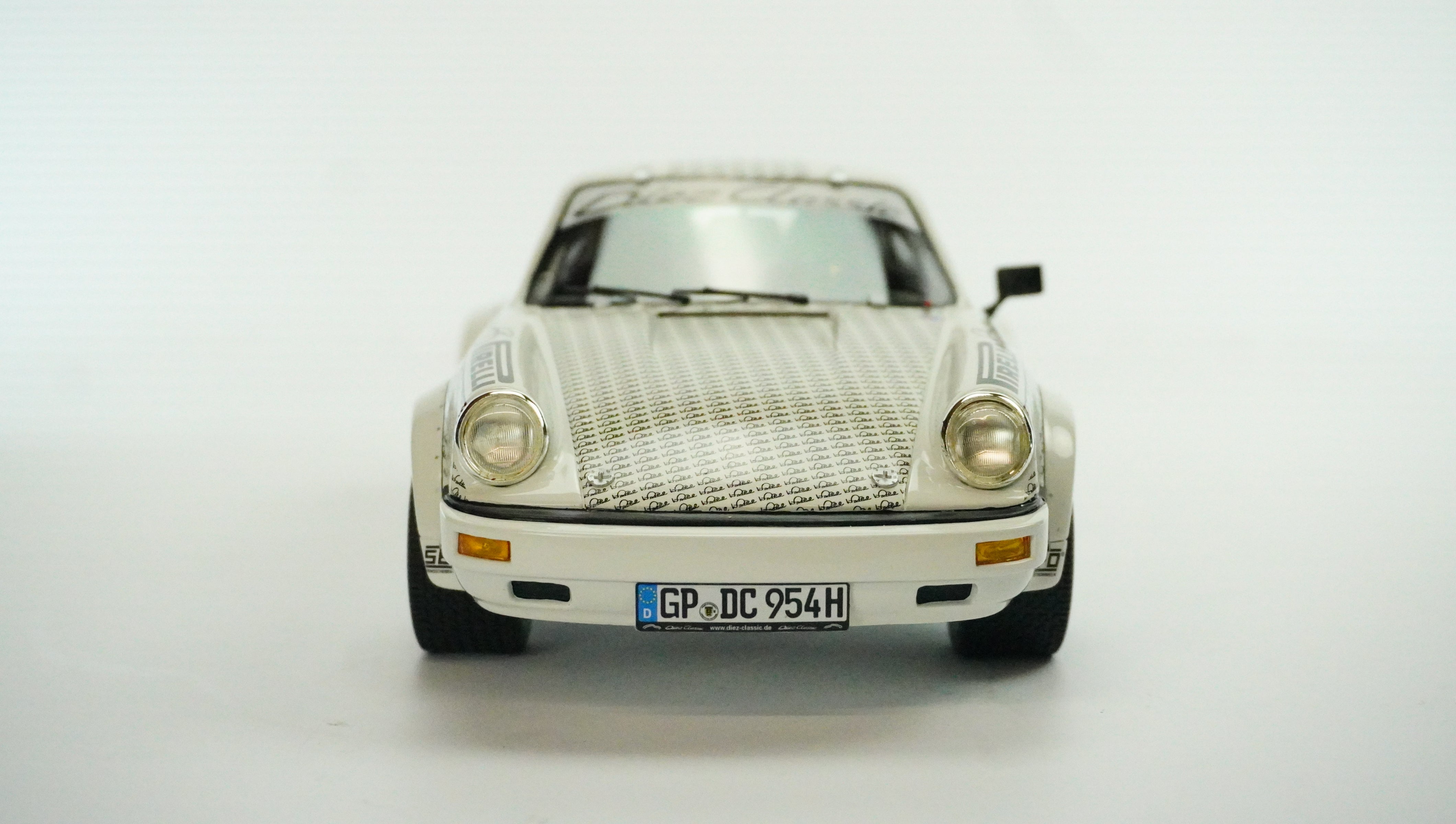 Porsche 911 Röhrl Carrera Rally 4 & Figure 1:18