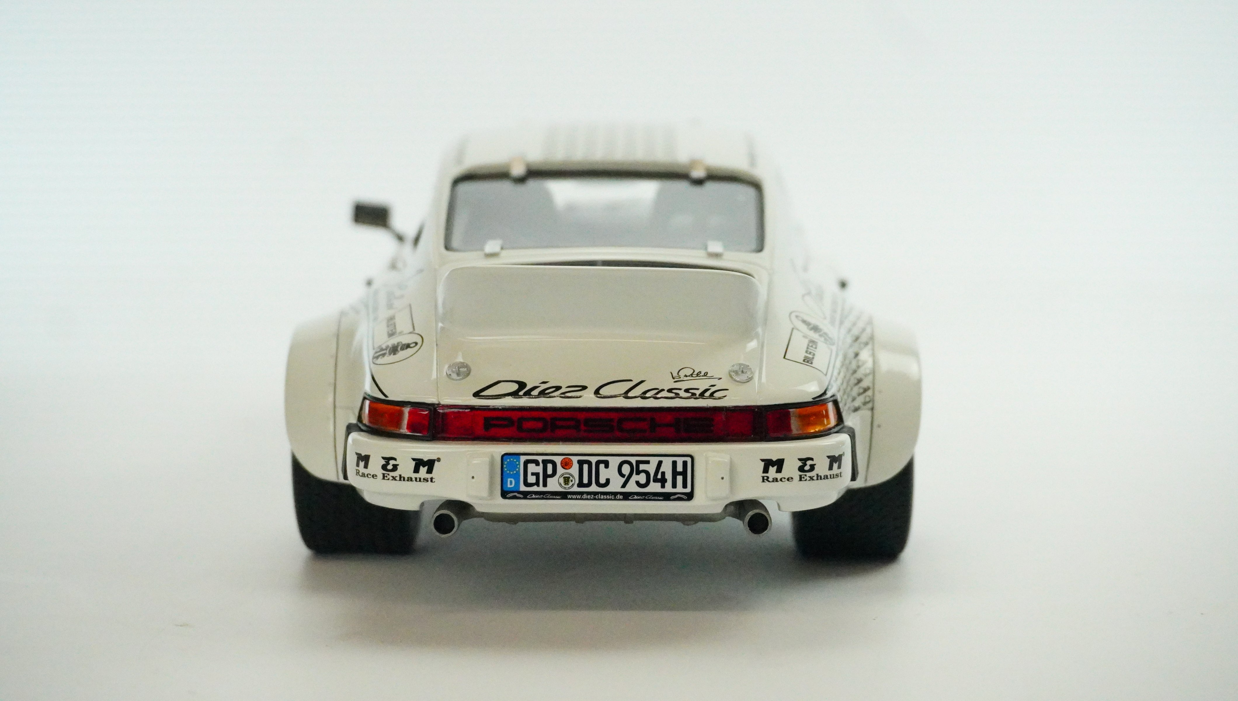 Porsche 911 Röhrl Carrera Rally 4 & Figure 1:18