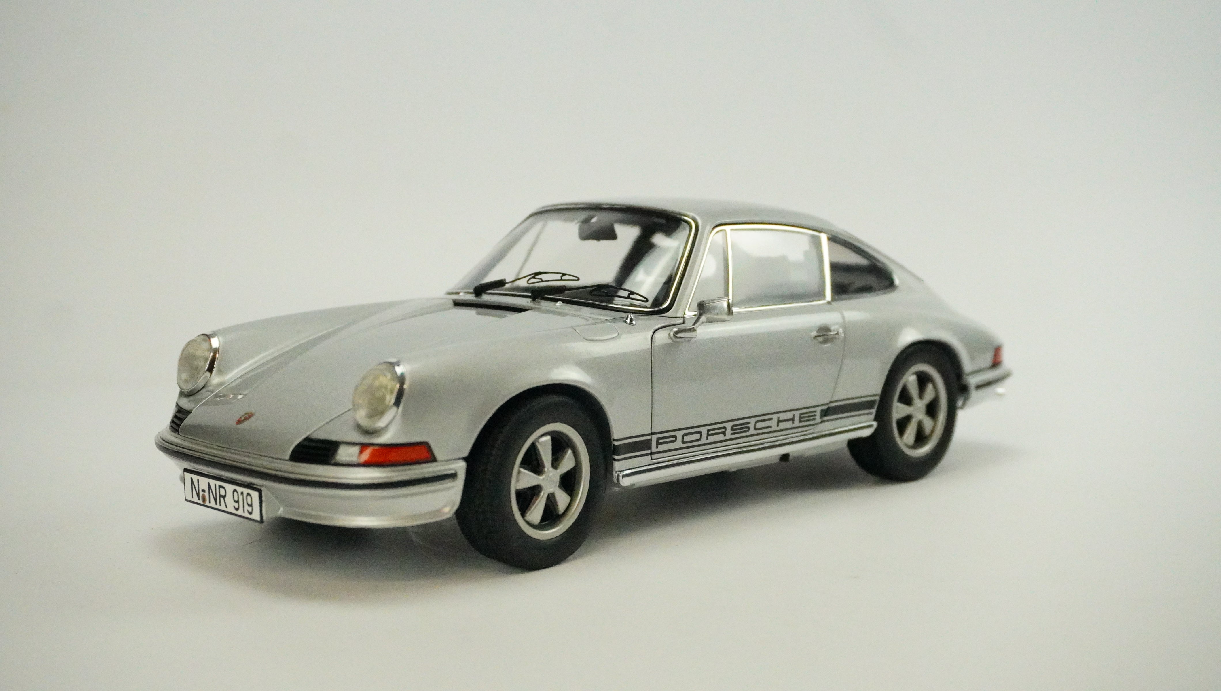 Porsche 911 S Coupé Rarität 1:18