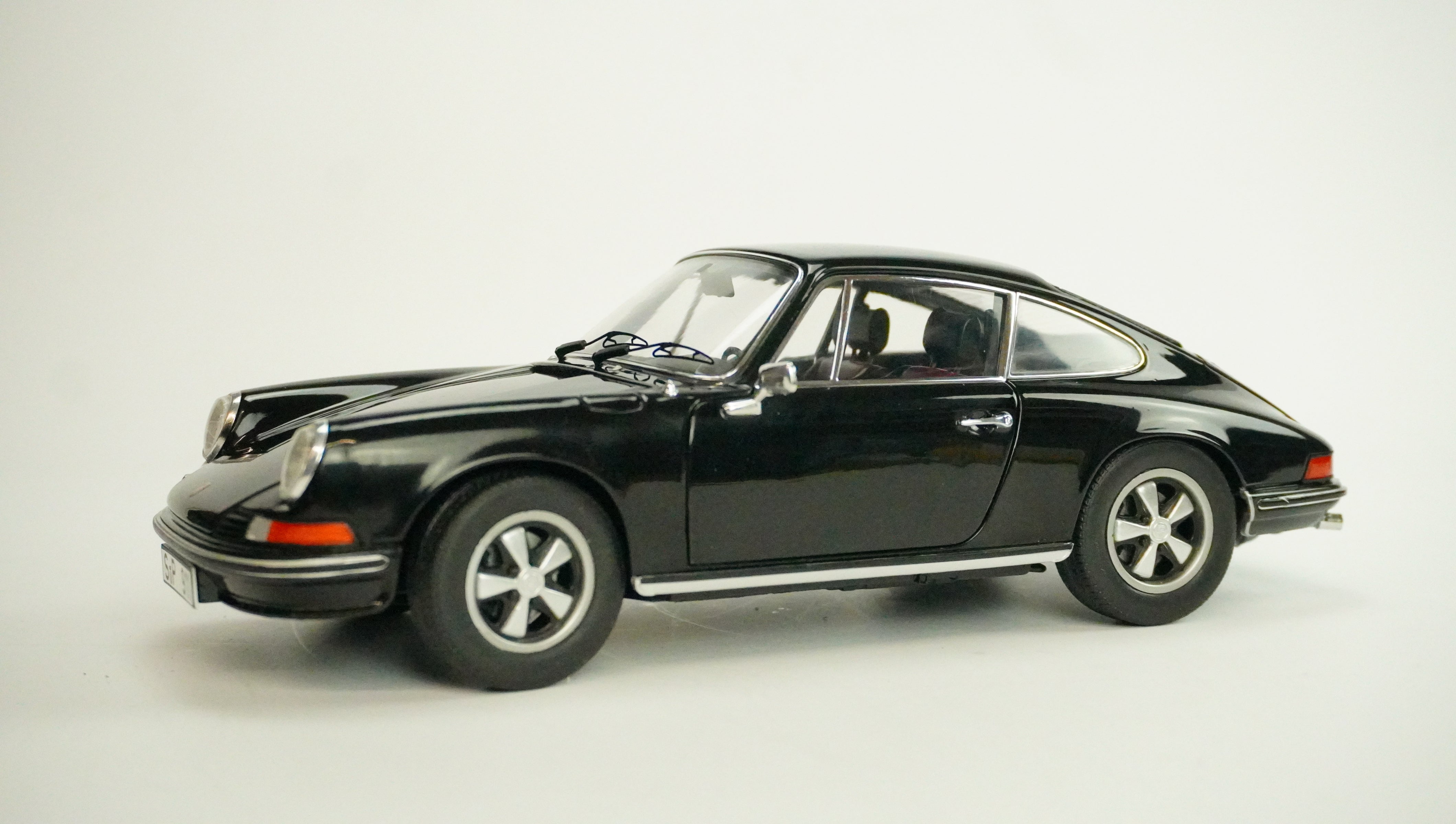 Porsche 911 S Coupé 1973 1:18
