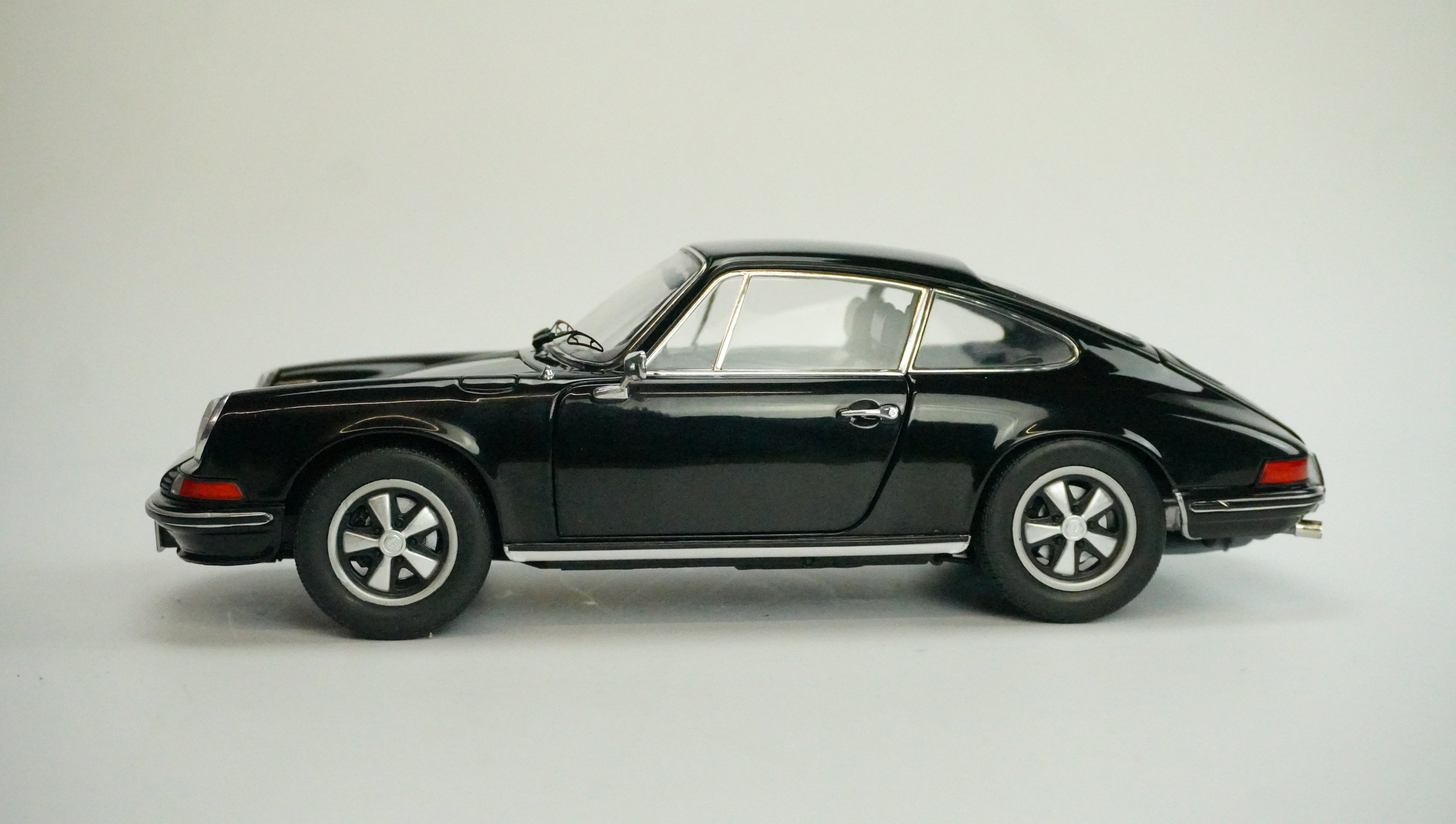 Porsche 911 S Coupé 1973 1:18
