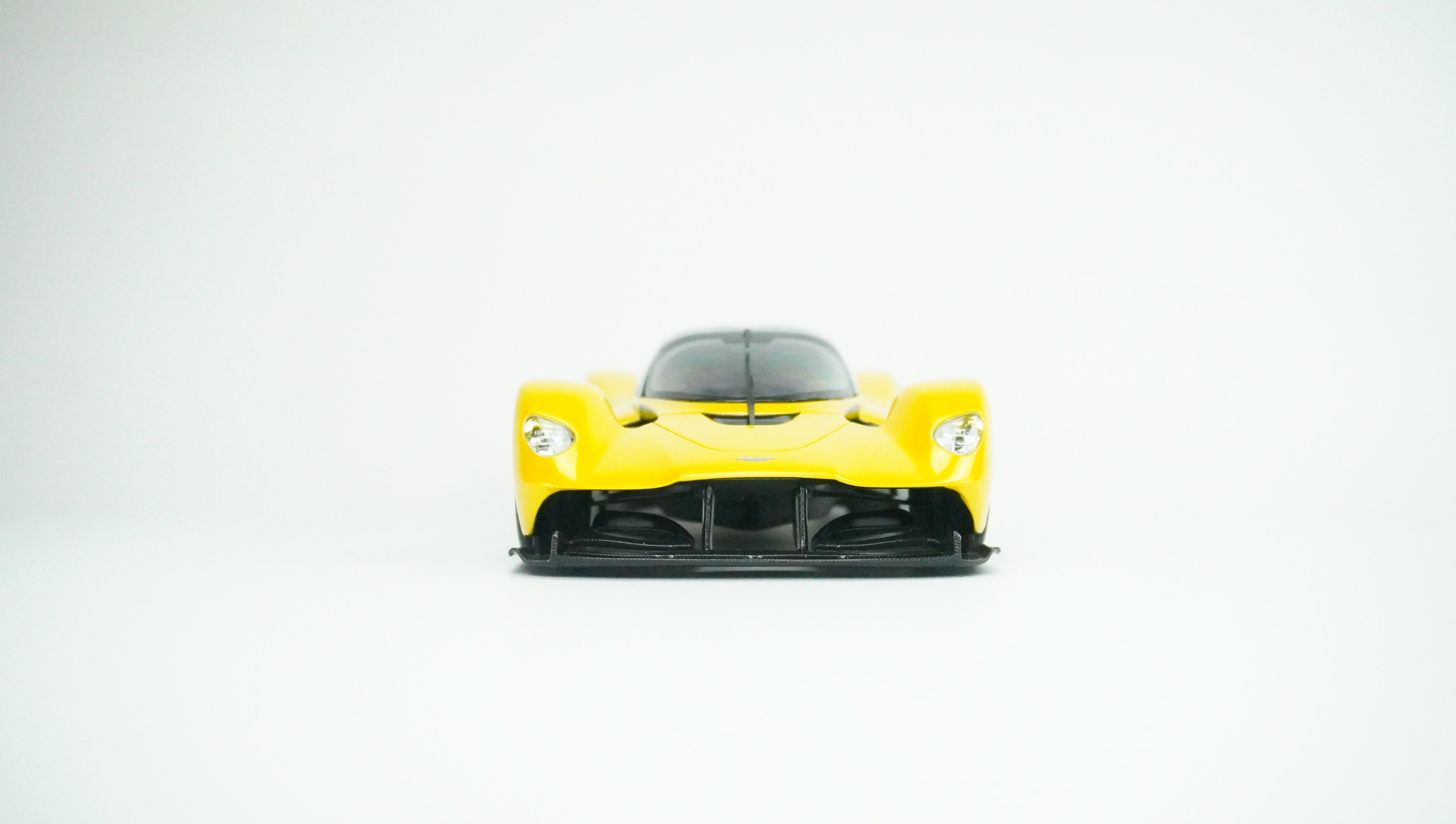 Aston Martin Valkyrie 2021 1:18