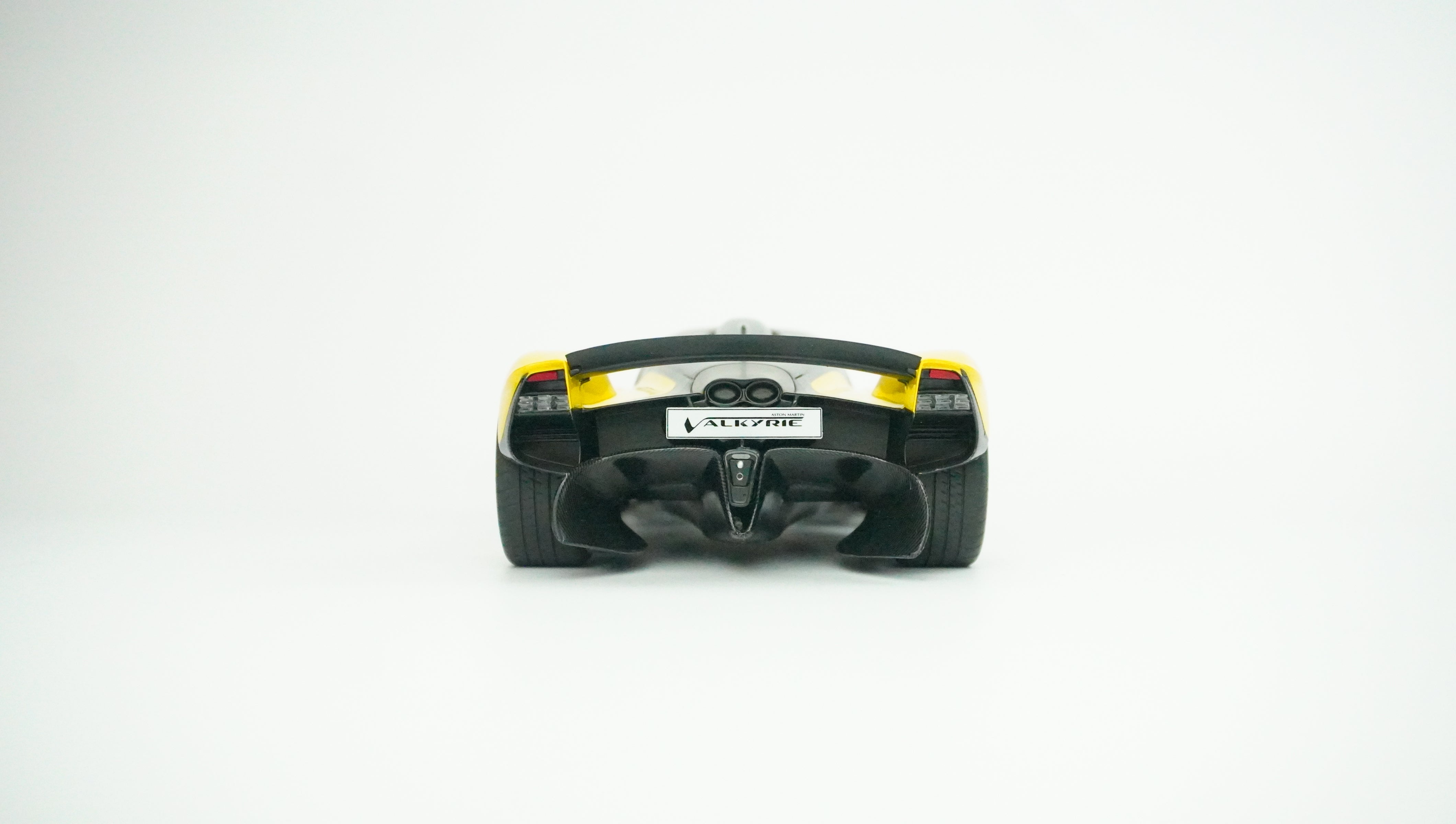 Aston Martin Valkyrie 2021 1:18