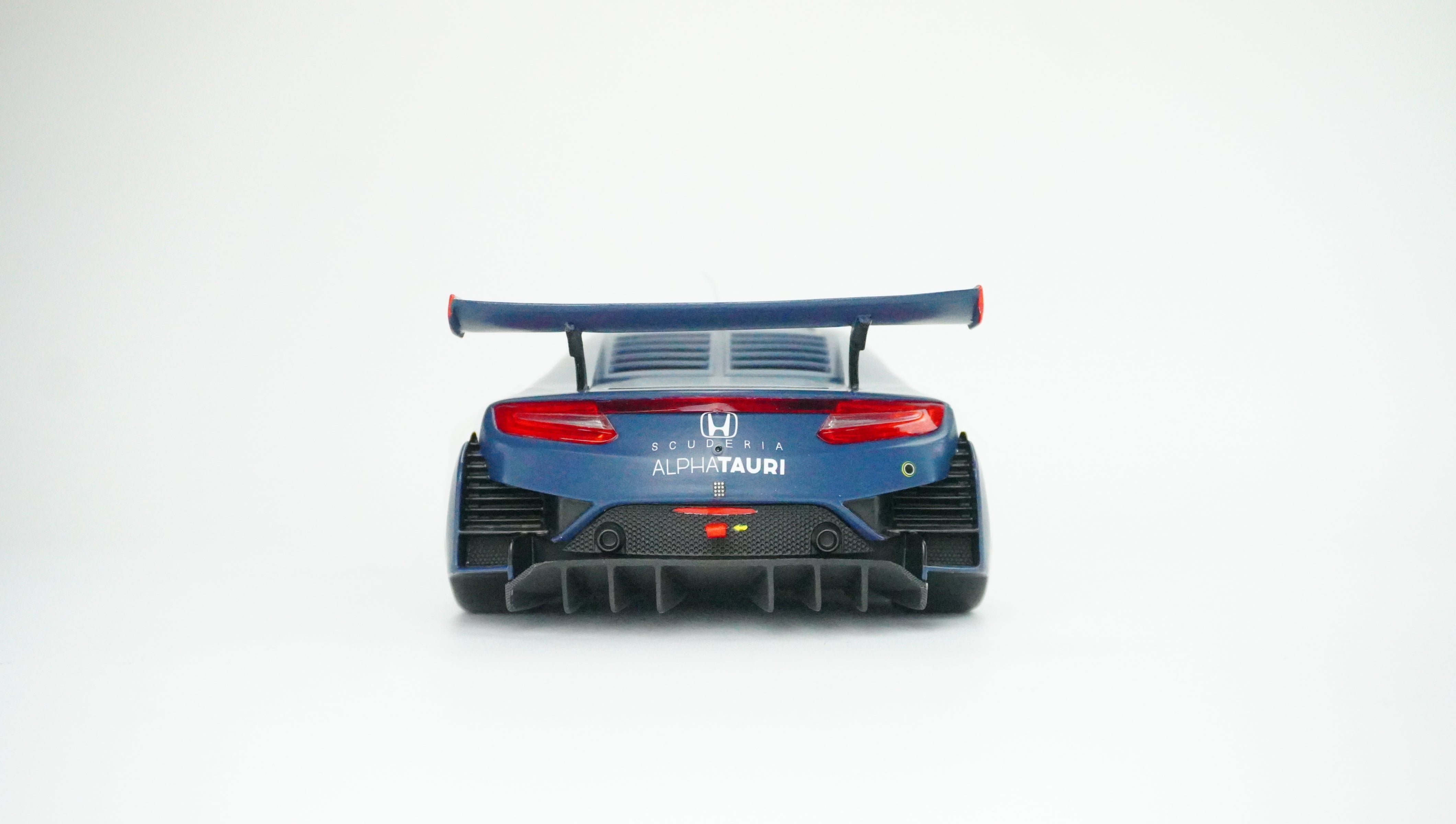 Honda NSX GT3 Evo Alpha Tauri Nr.22 2023 1:18