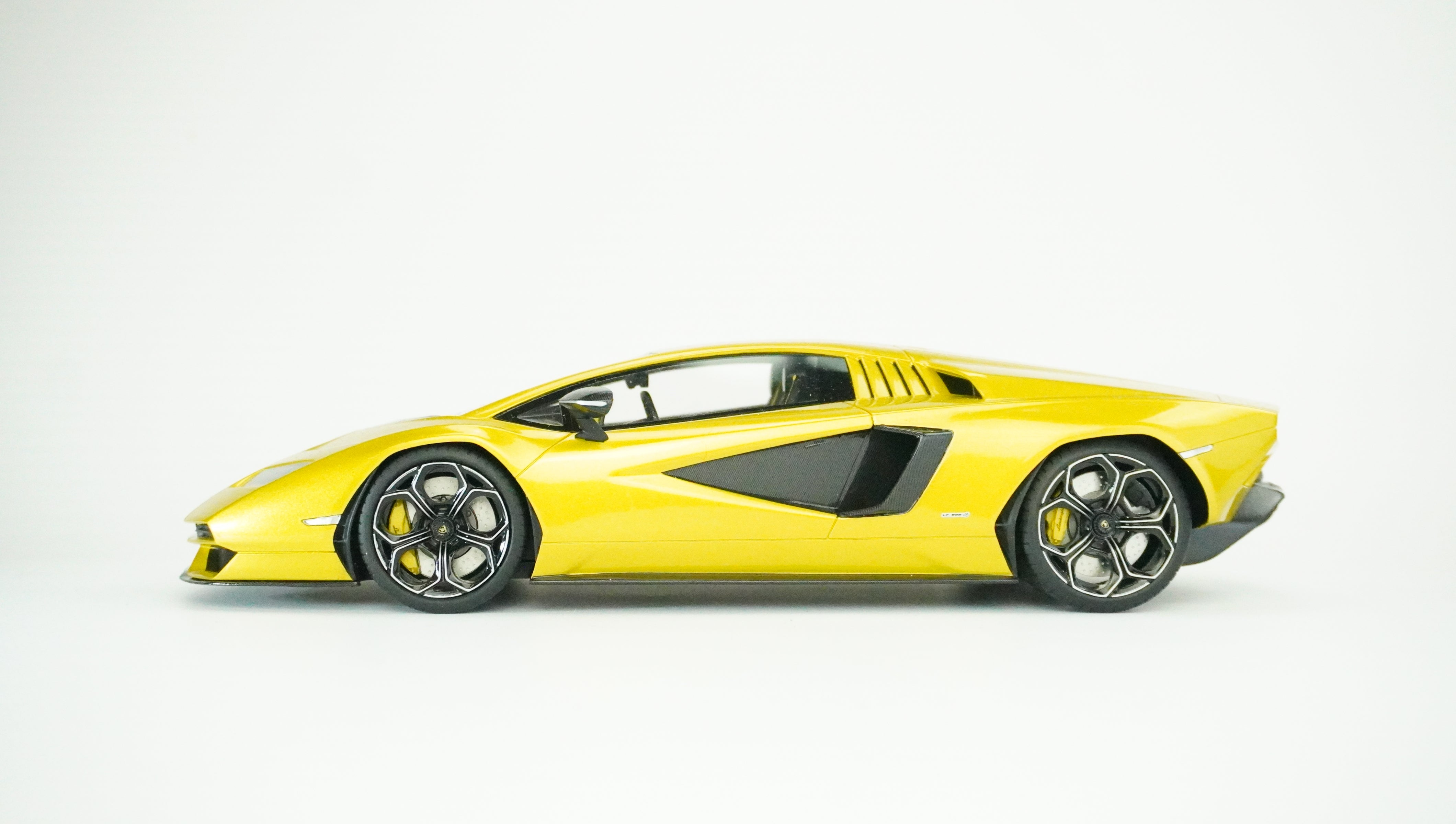 Lamborghini Countach LPI800-4 2022 1:18