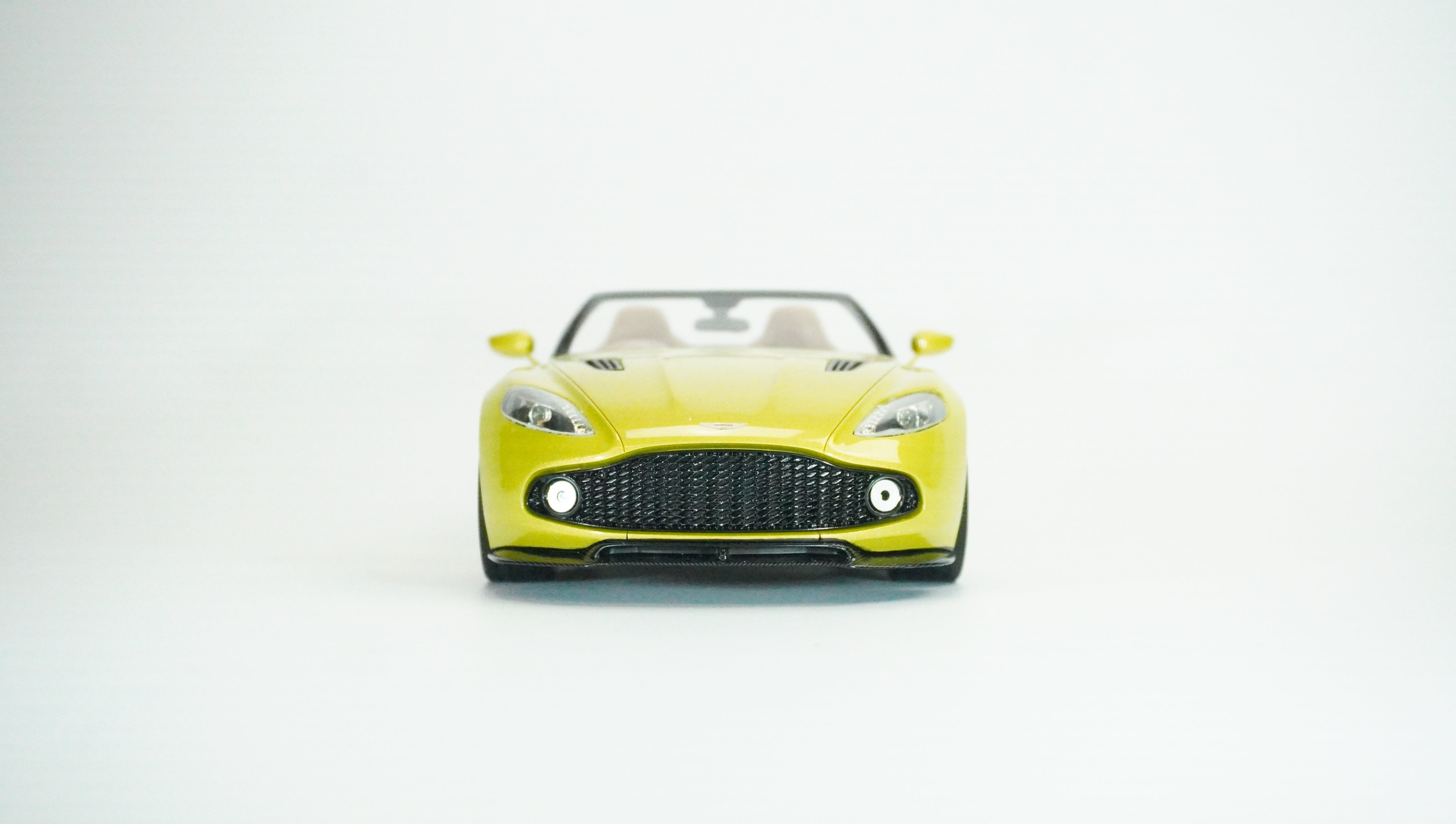 Aston Martin Vanquish Volante Convertible Limited 1:18