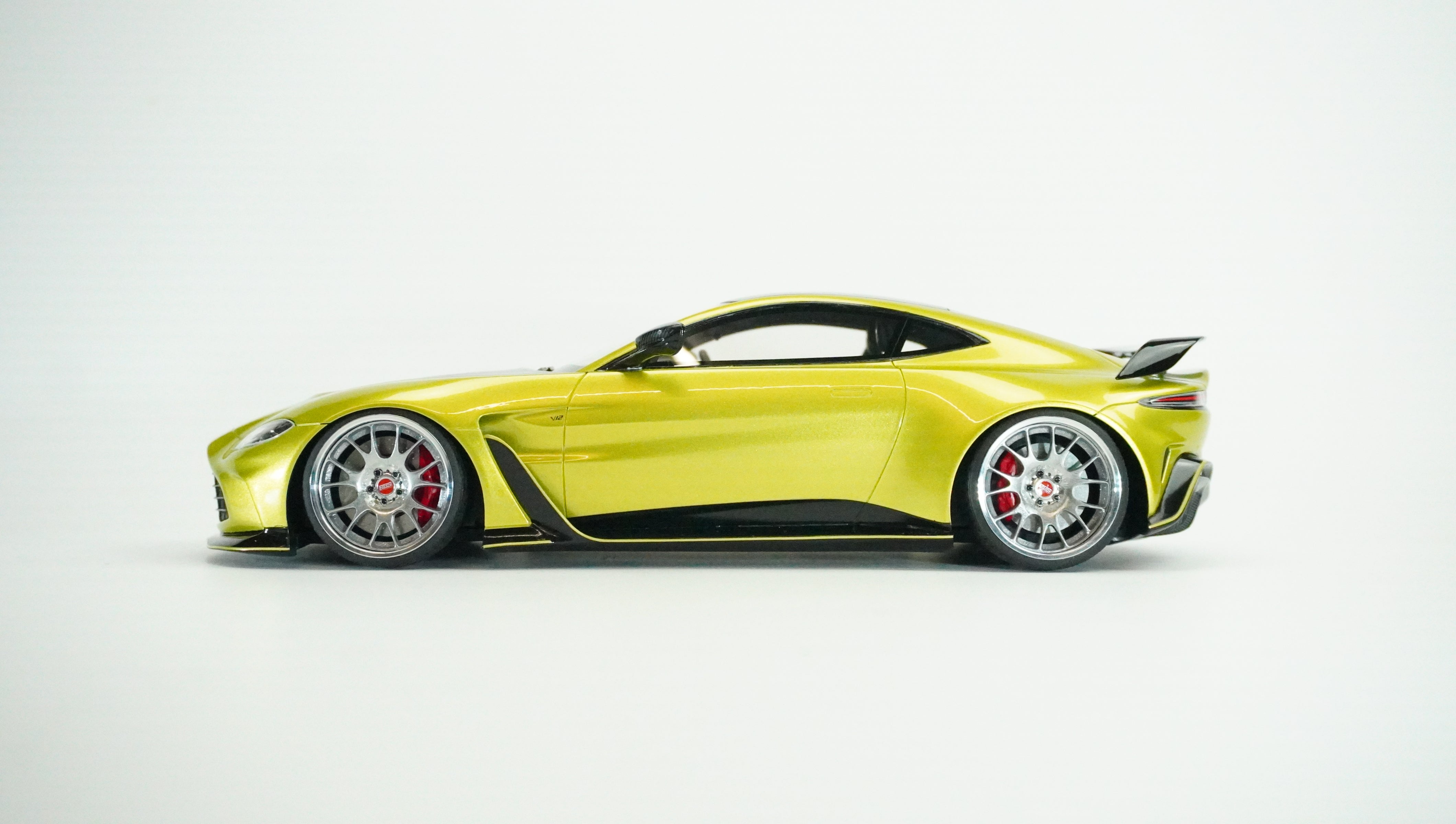 Aston Martin V12 Vantage (Conversion) 1:18