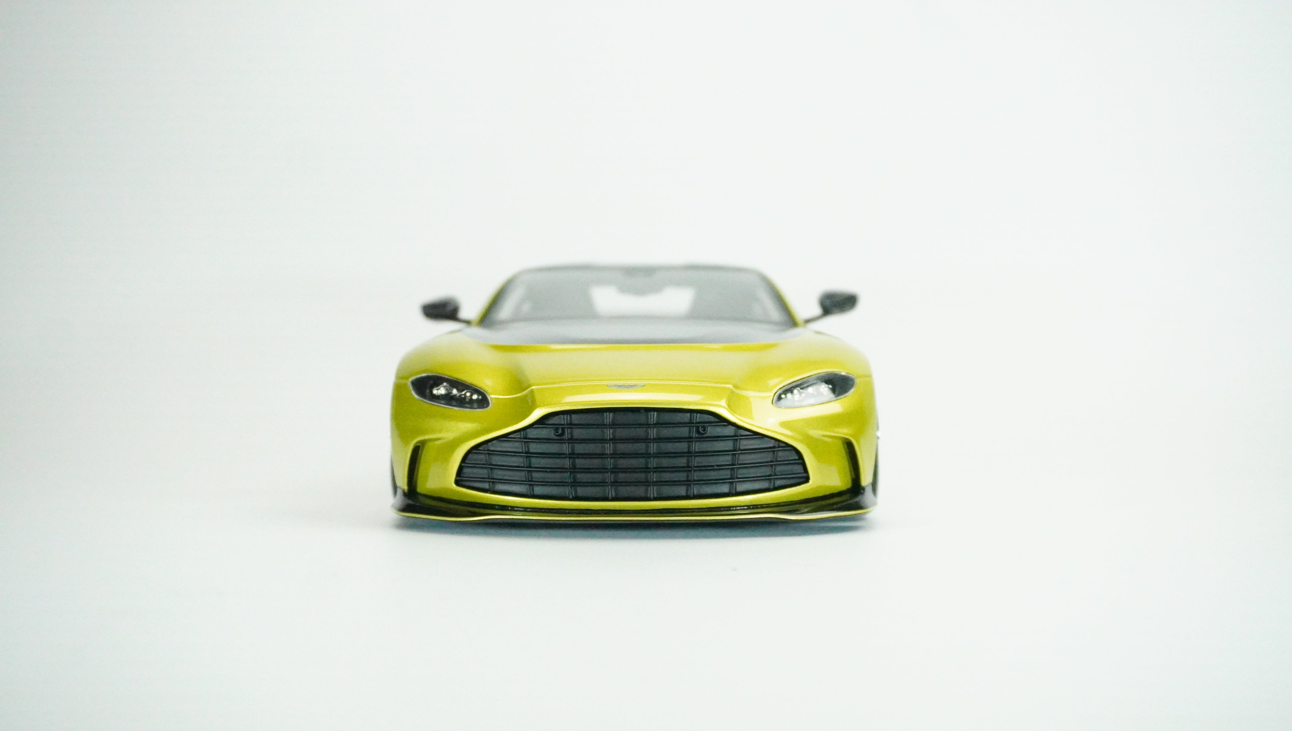Aston Martin V12 Vantage (Conversion) 1:18