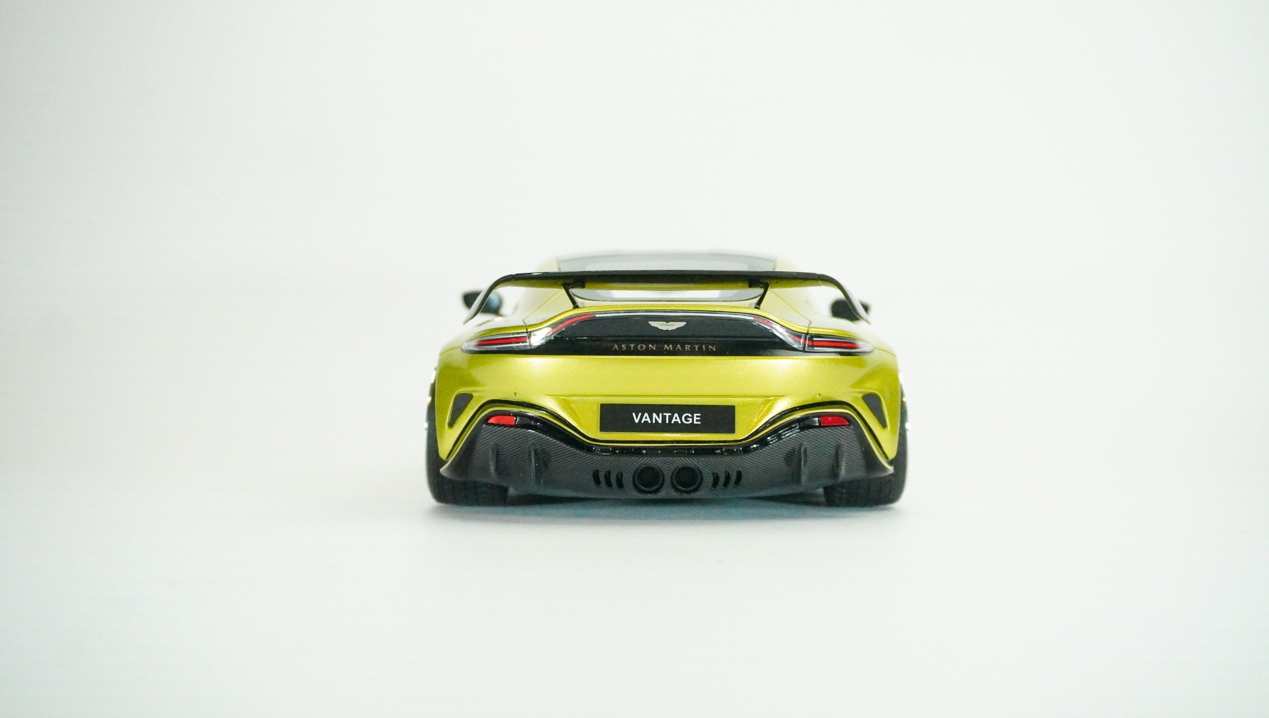 Aston Martin V12 Vantage (Conversion) 1:18