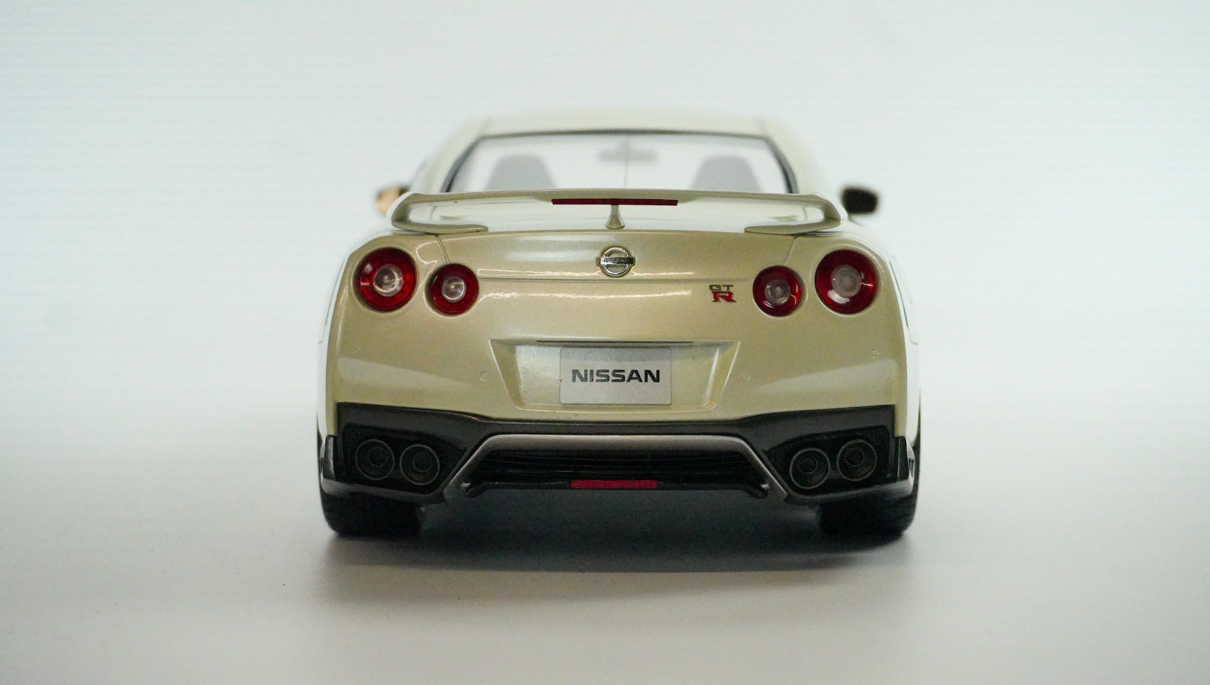Nissan GT-3 (R35) Limited 2017 1:18