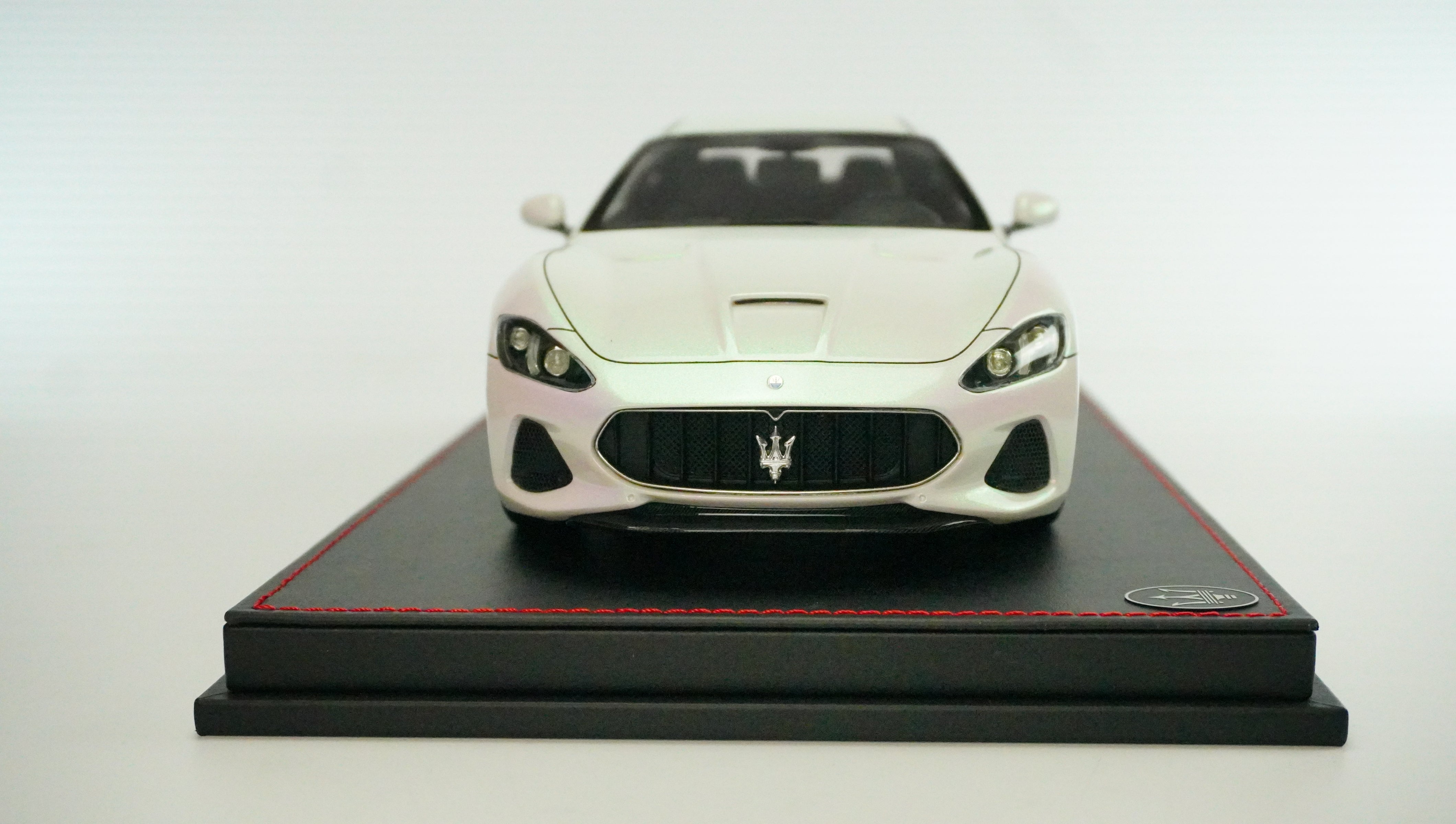 Maserati Gran Tourismo MC Limited (incl. Showcase) 1:18