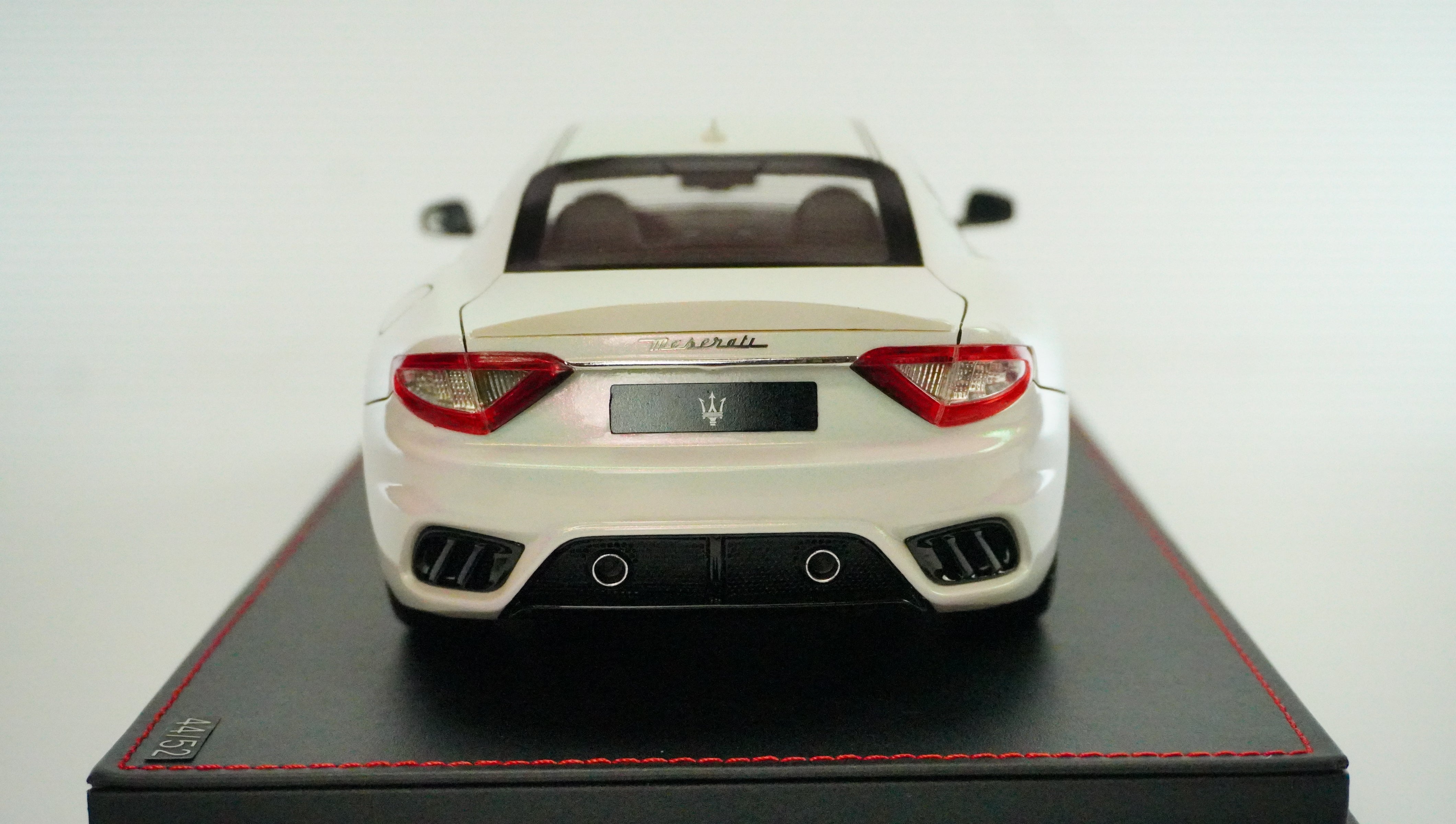 Maserati Gran Tourismo MC Limited (incl. Showcase) 1:18