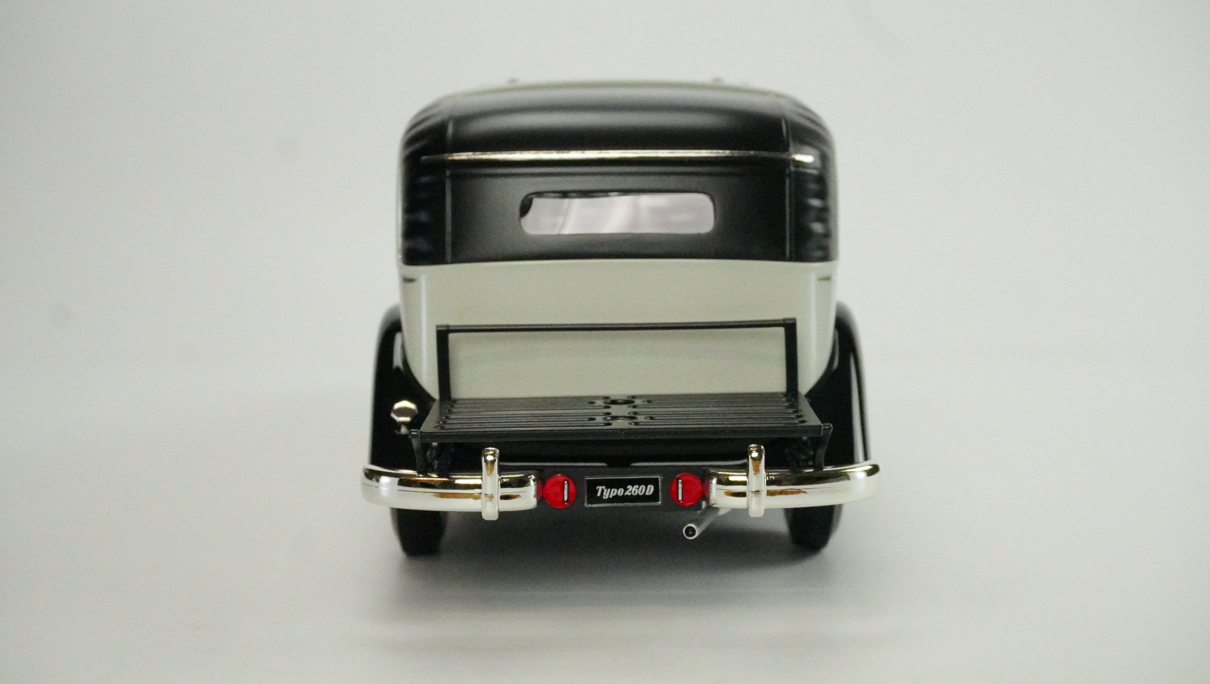 Mercedes Benz 260 D Pullman 1936 1:18