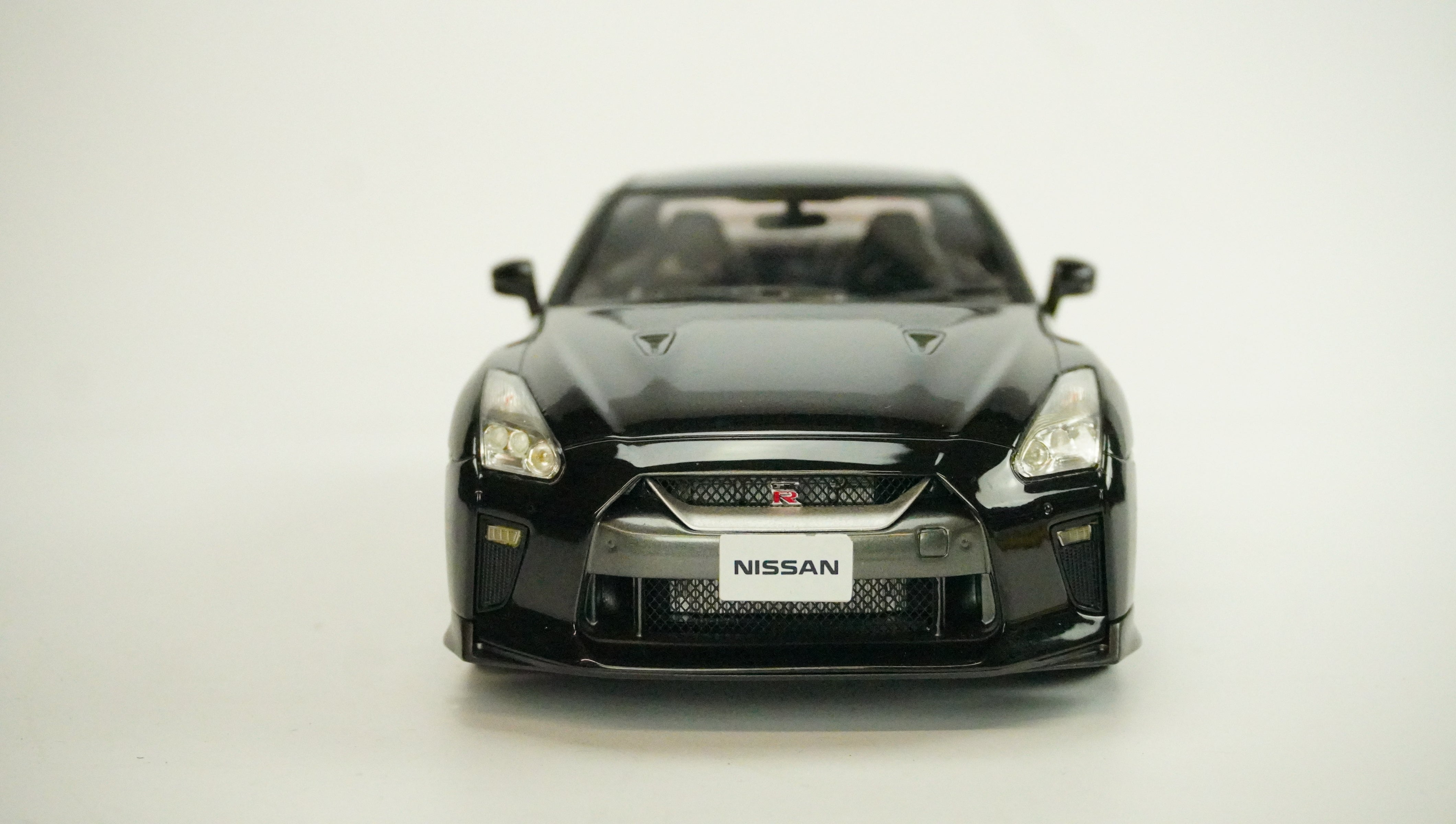 Nissan GT-R Limited 1:18
