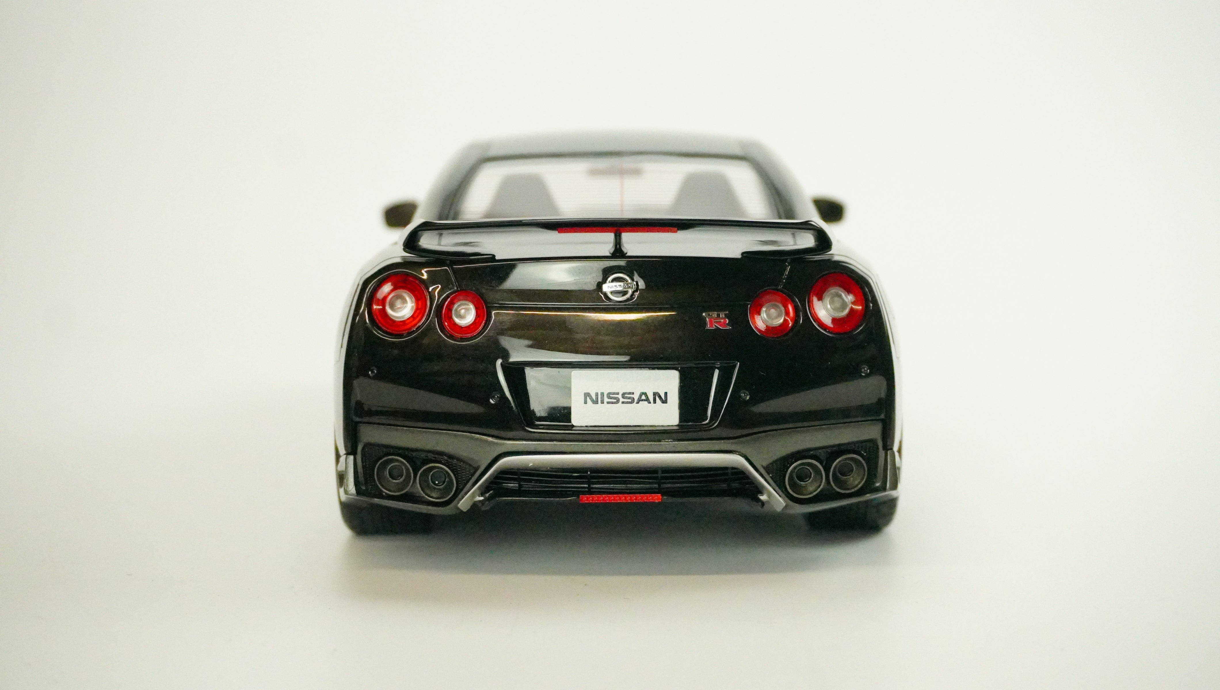 Nissan GT-R Limited 1:18