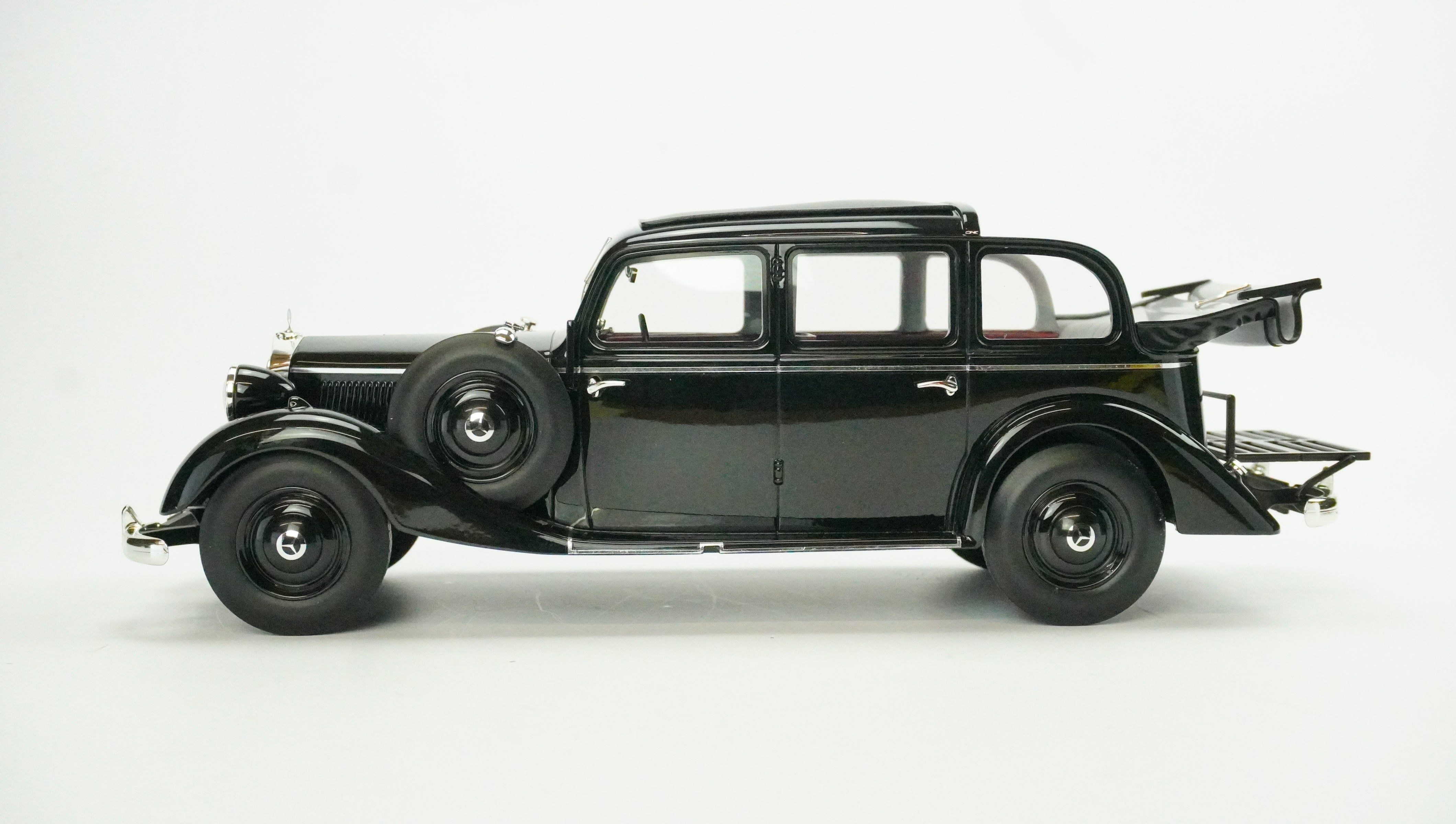 Mercedes Benz 2600 Pullman Landaulet 1936 1:18