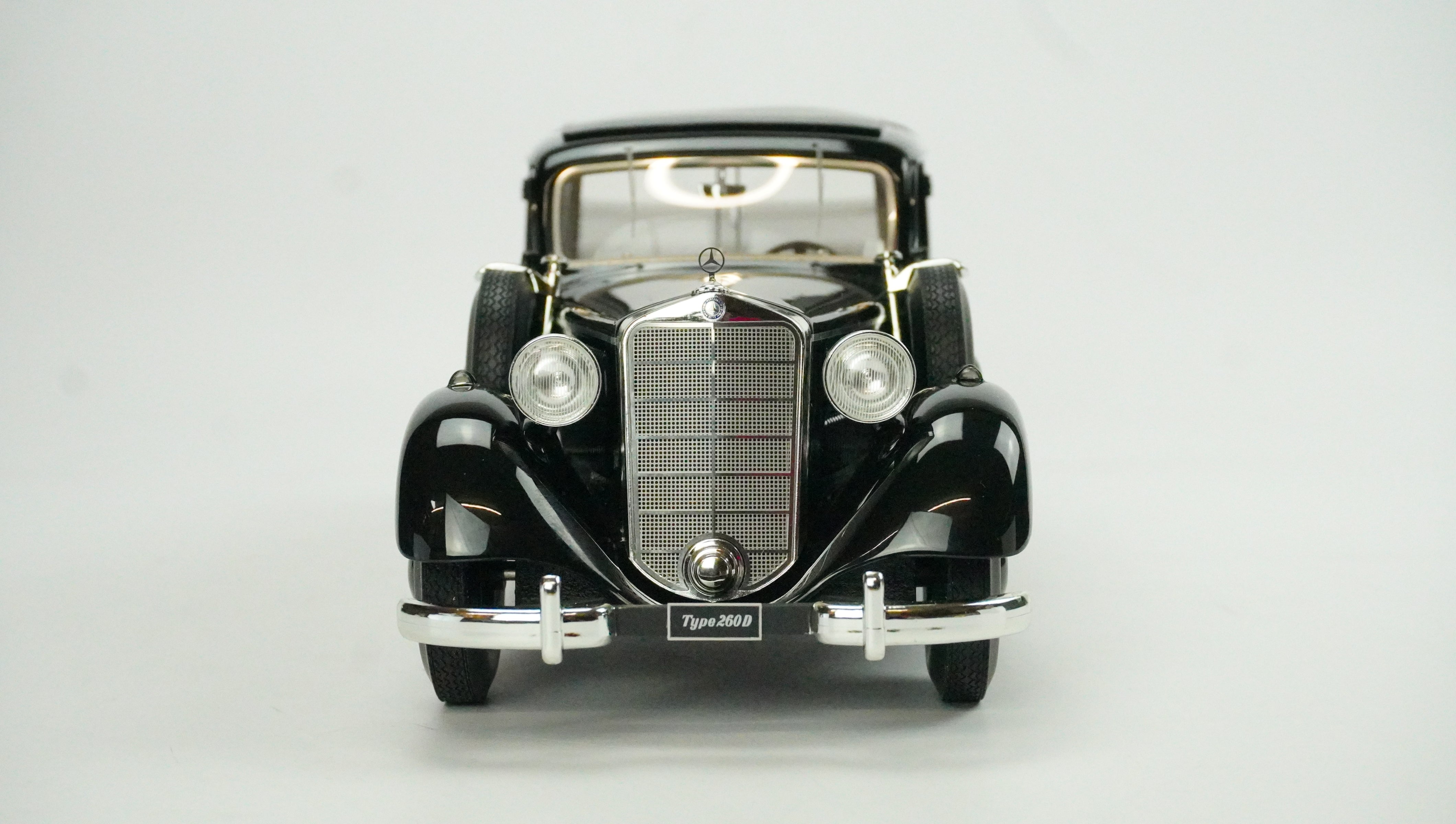 Mercedes Benz 2600 Pullman Landaulet 1936 1:18