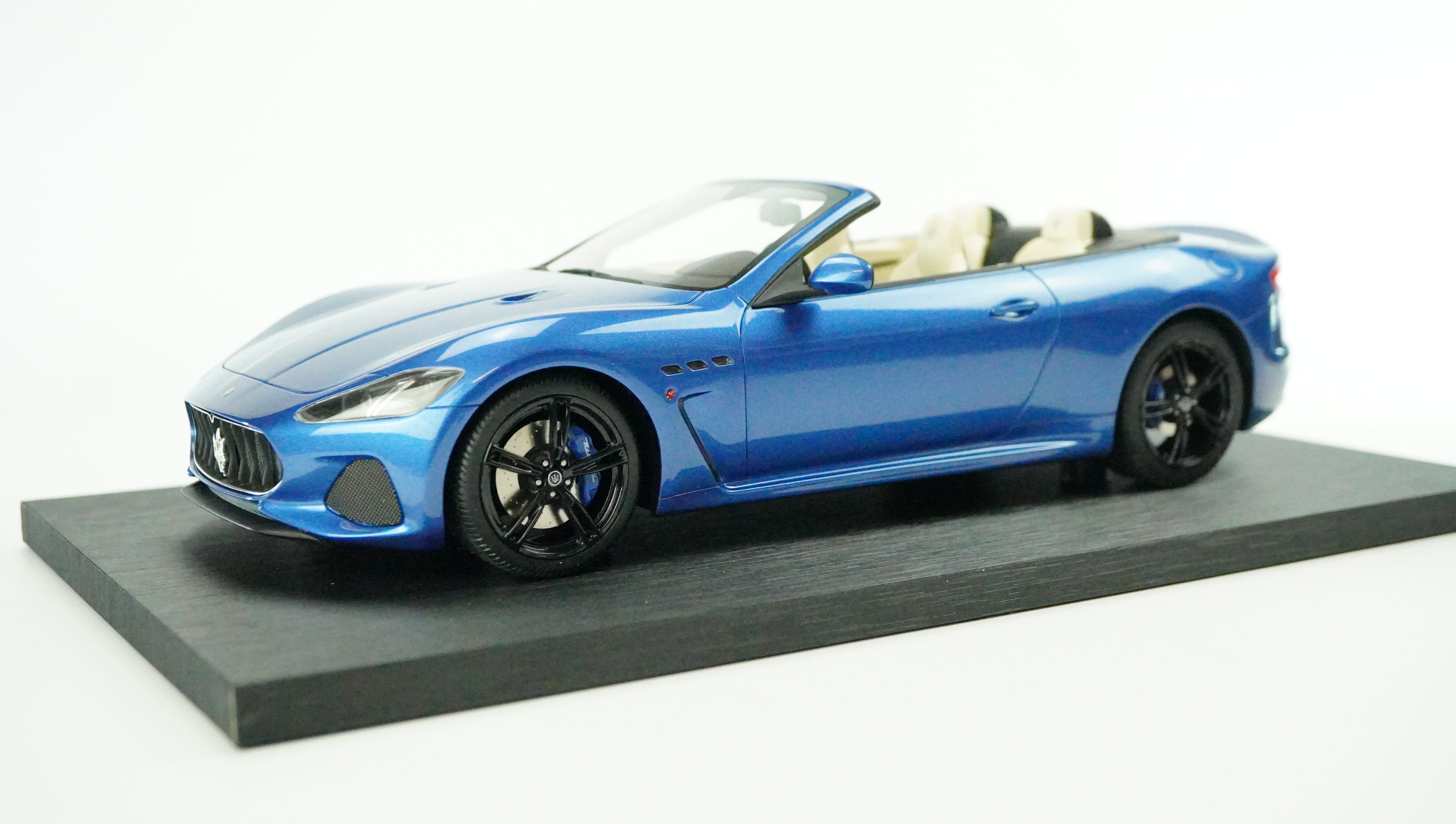 Maserati Gran Cabrio 1:18