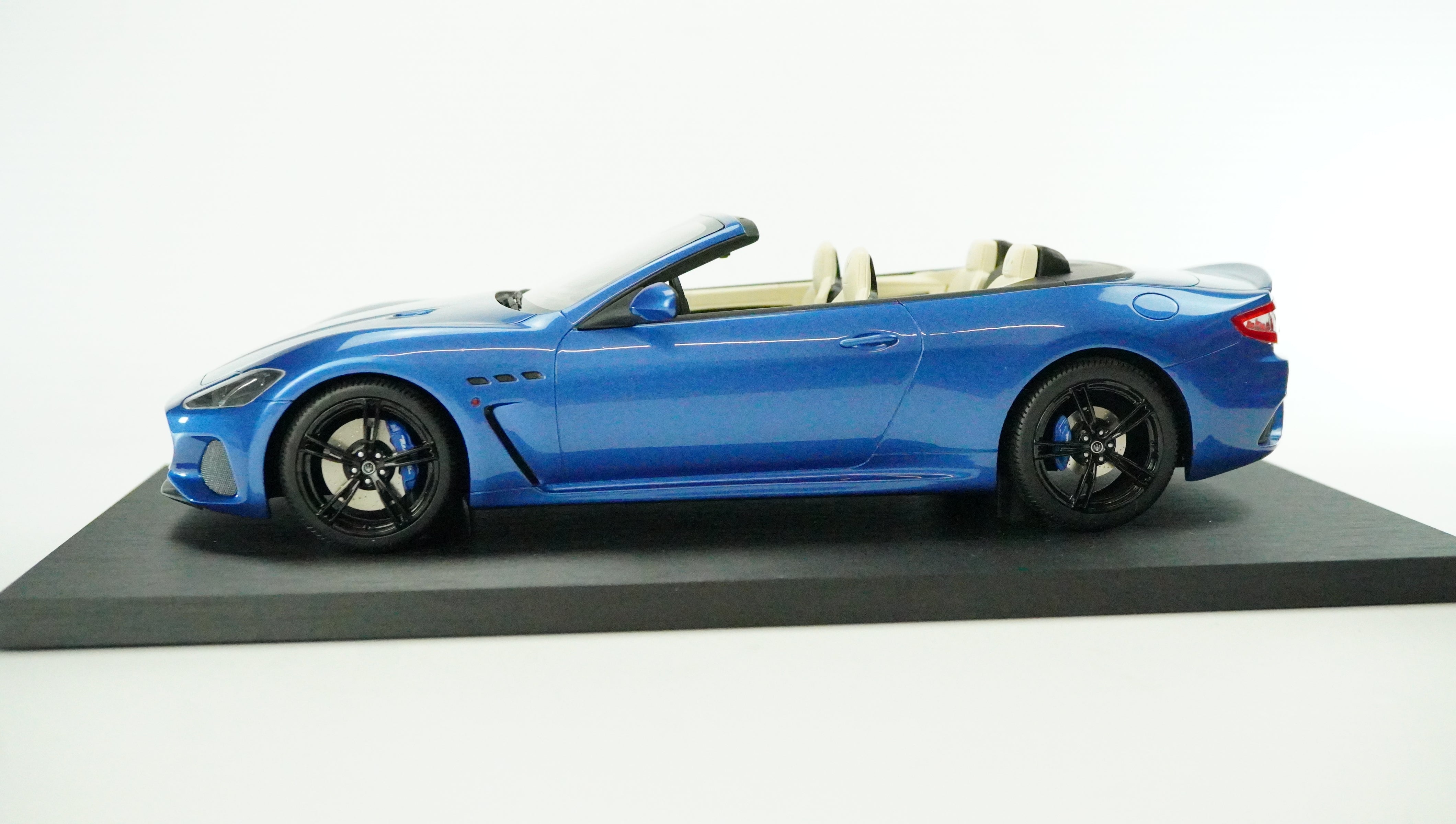 Maserati Gran Cabrio 1:18