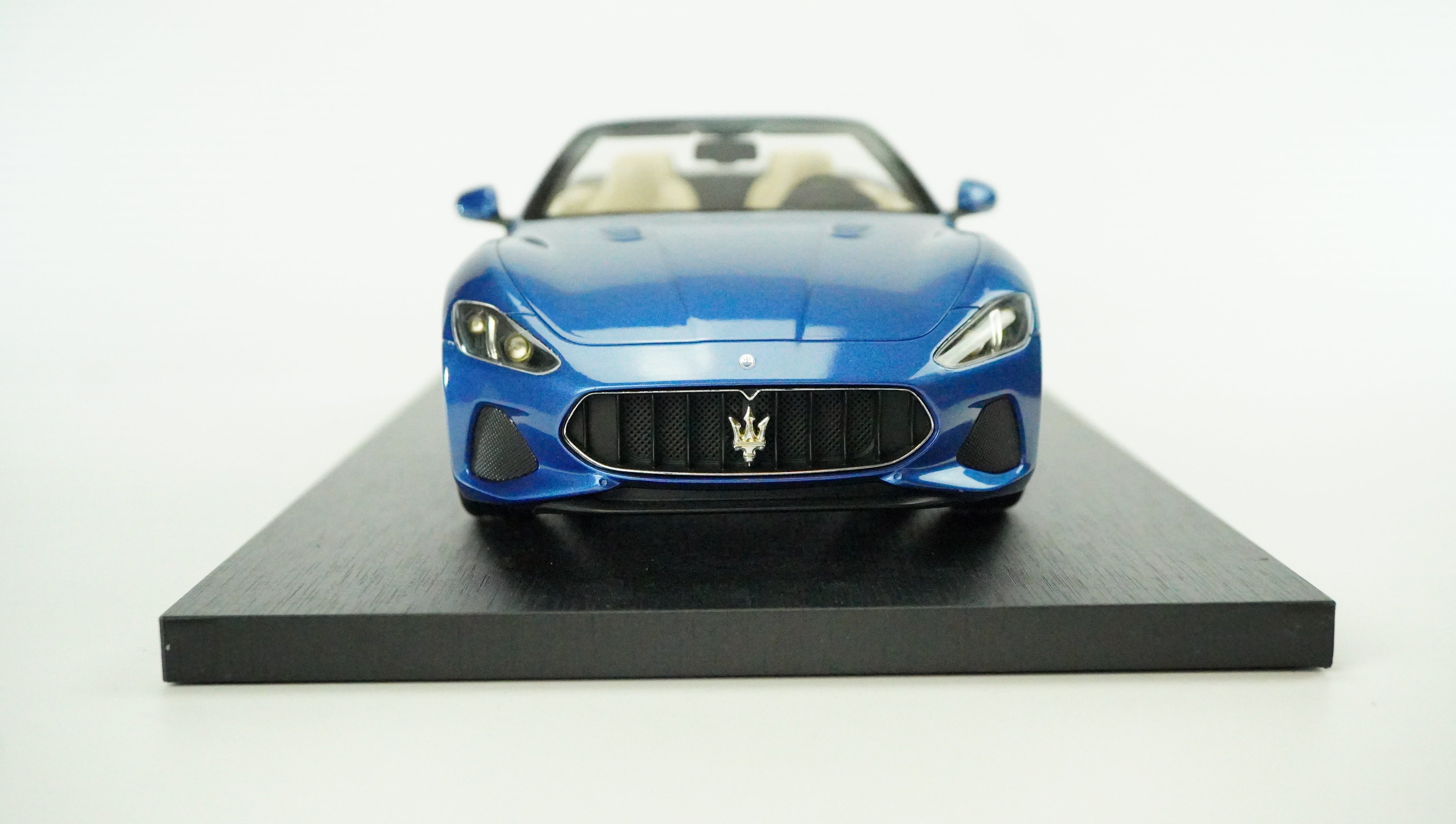 Maserati Gran Cabrio 1:18
