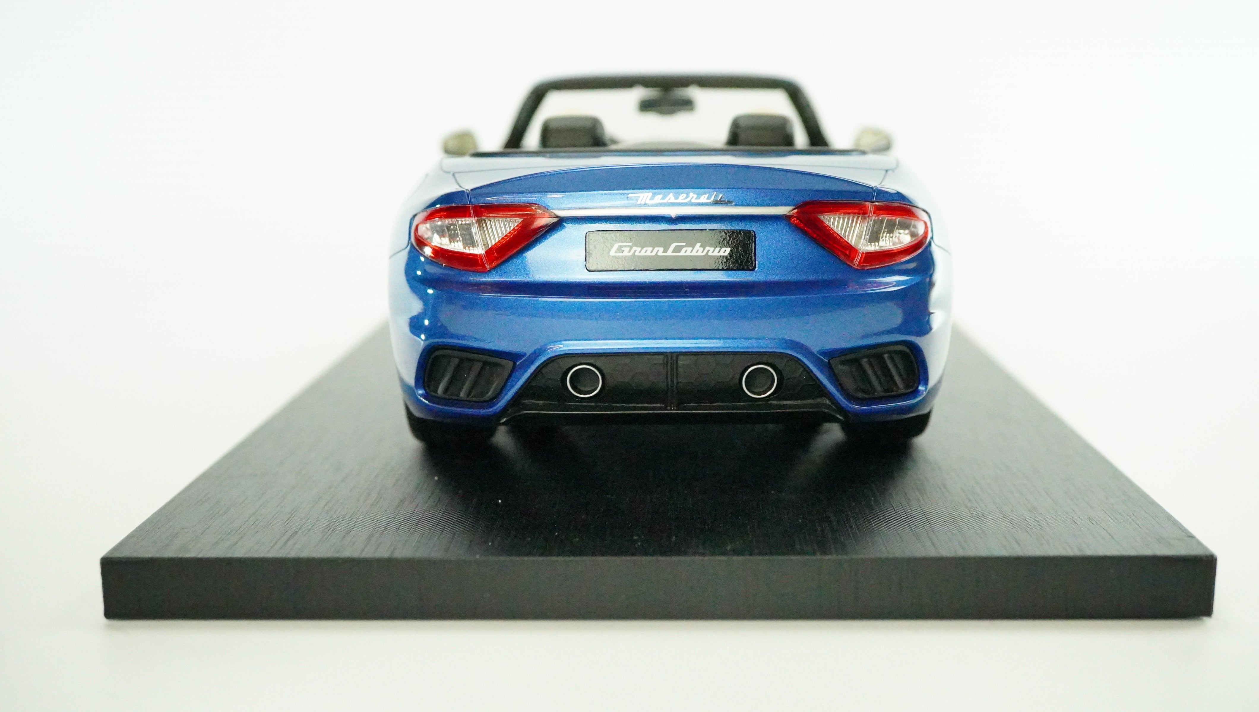 Maserati Gran Cabrio 1:18