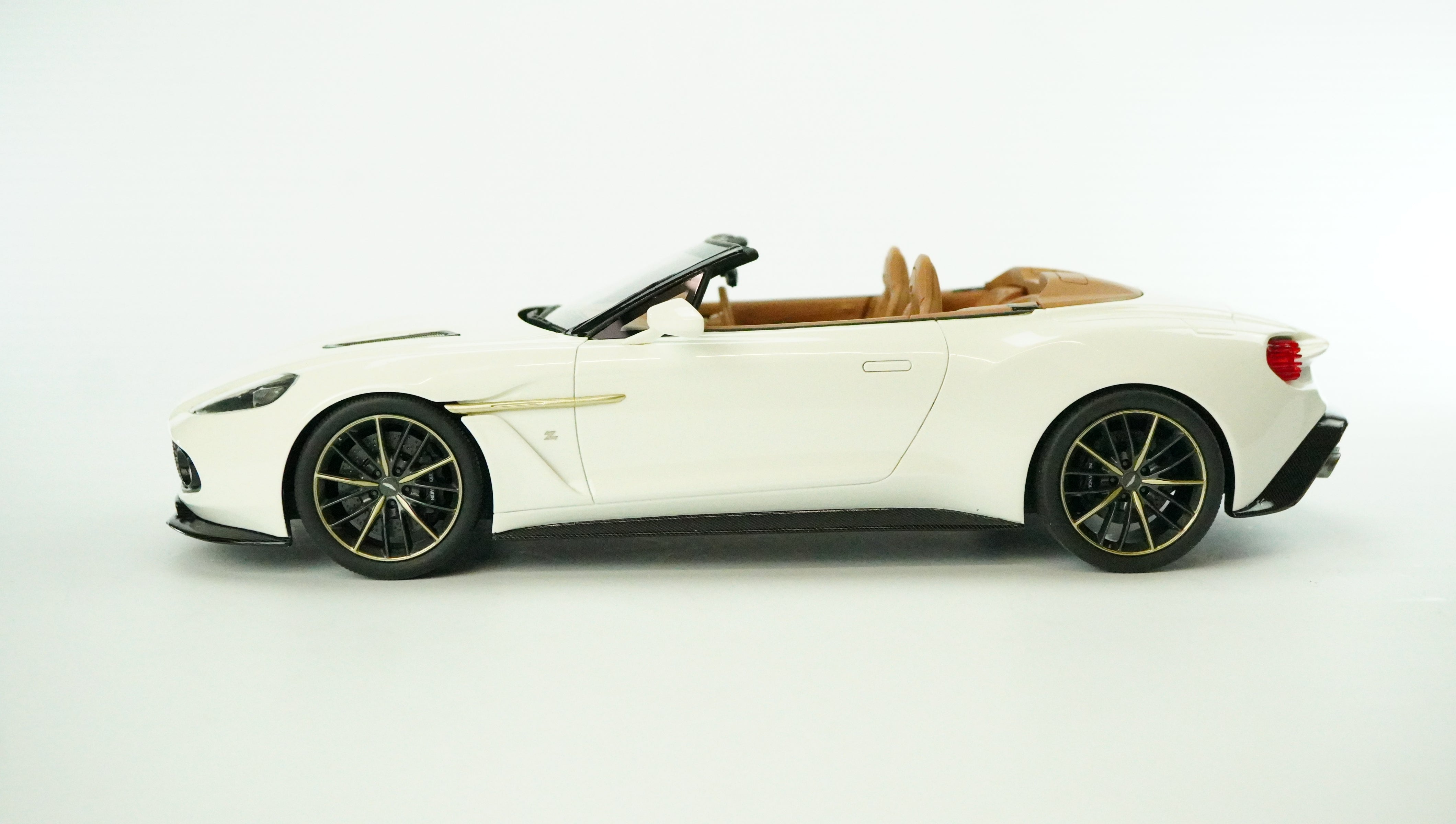Aston Martin Vanquish Zagato Volante Limited 1:18