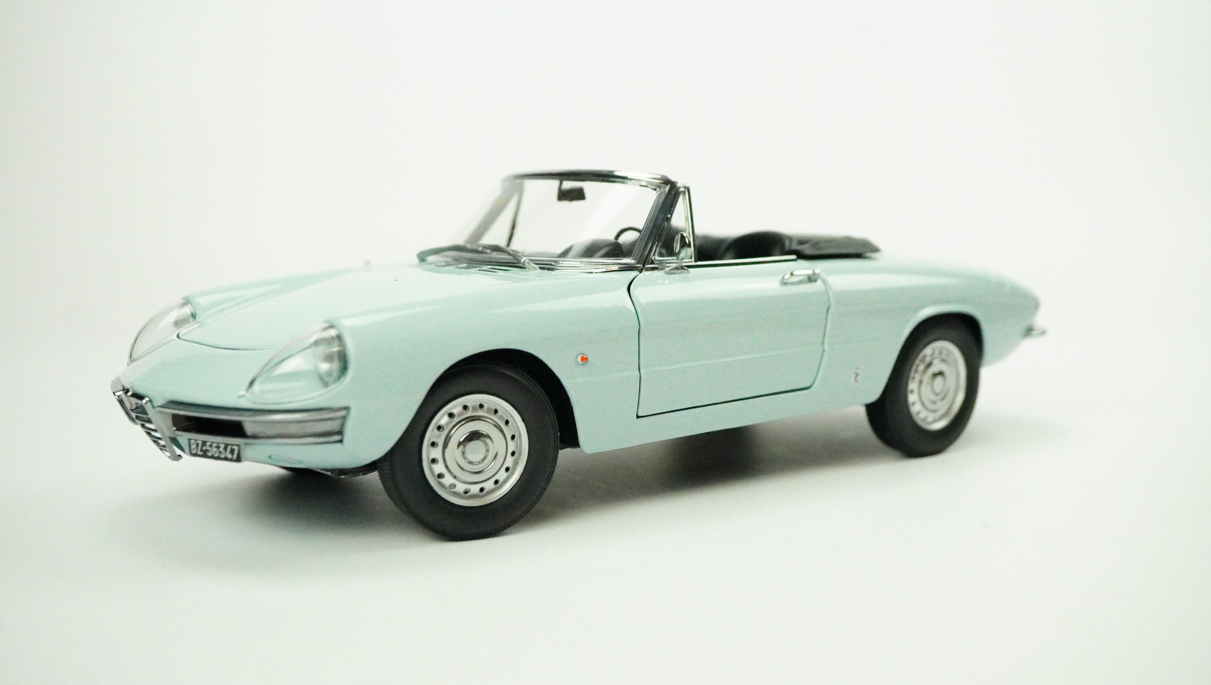 Alfa Romeo Duetto Spider 1966 1:18