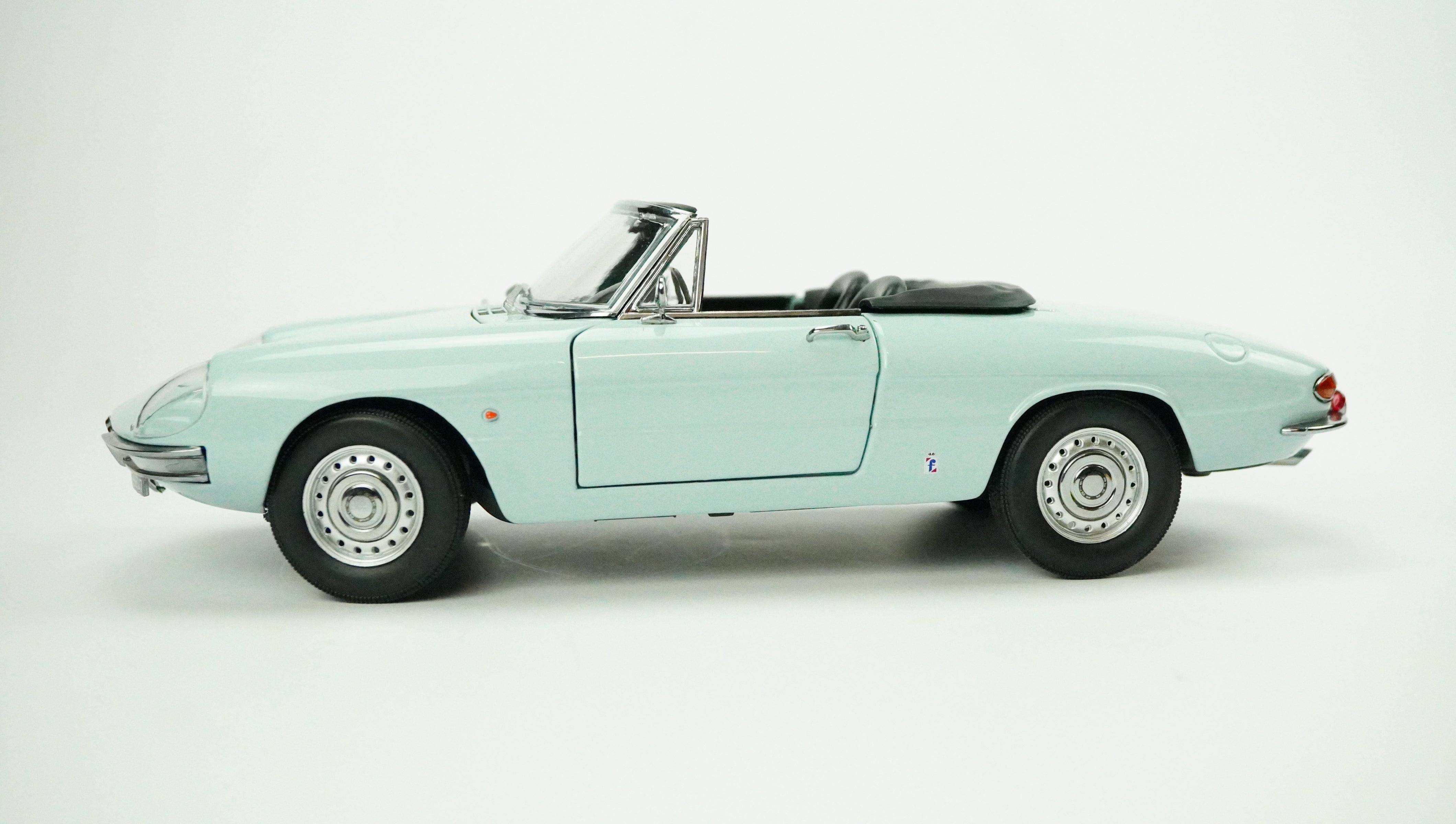 Alfa Romeo Duetto Spider 1966 1:18