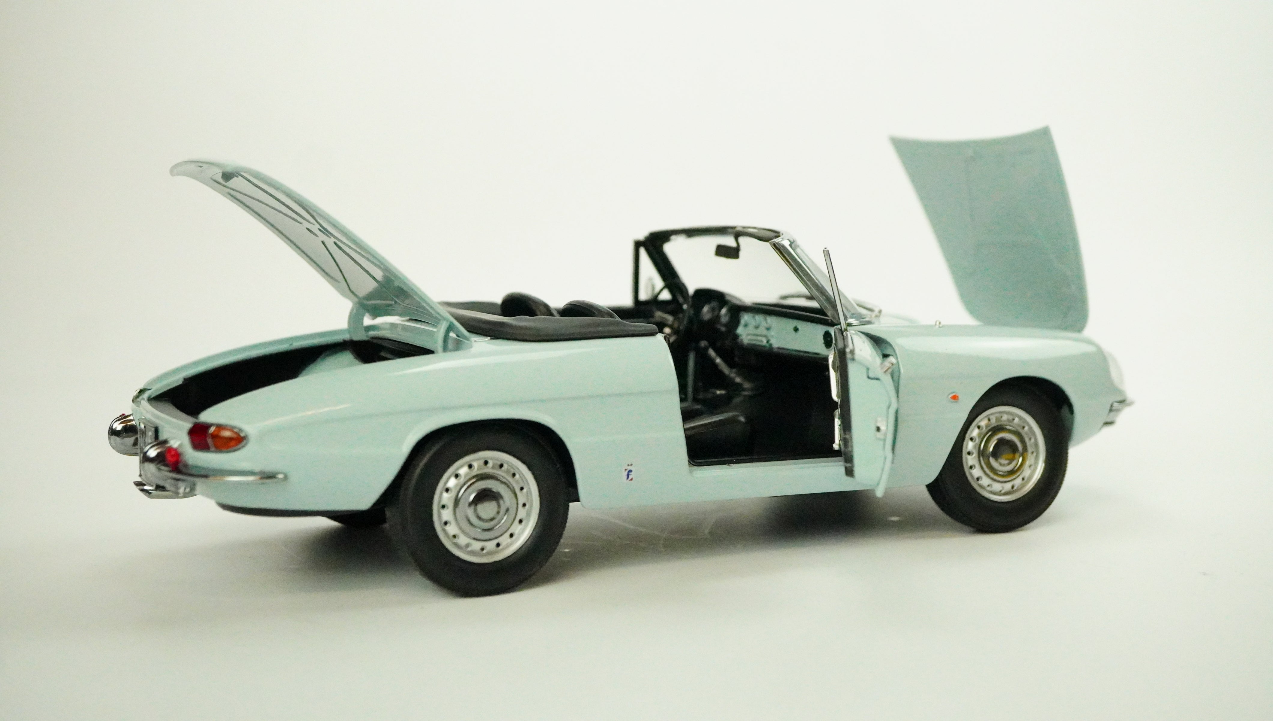 Alfa Romeo Duetto Spider 1966 1:18