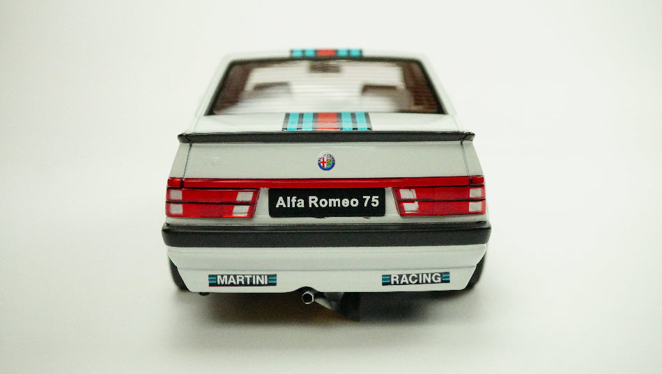 Alfa Romeo 75 1:18 Martini