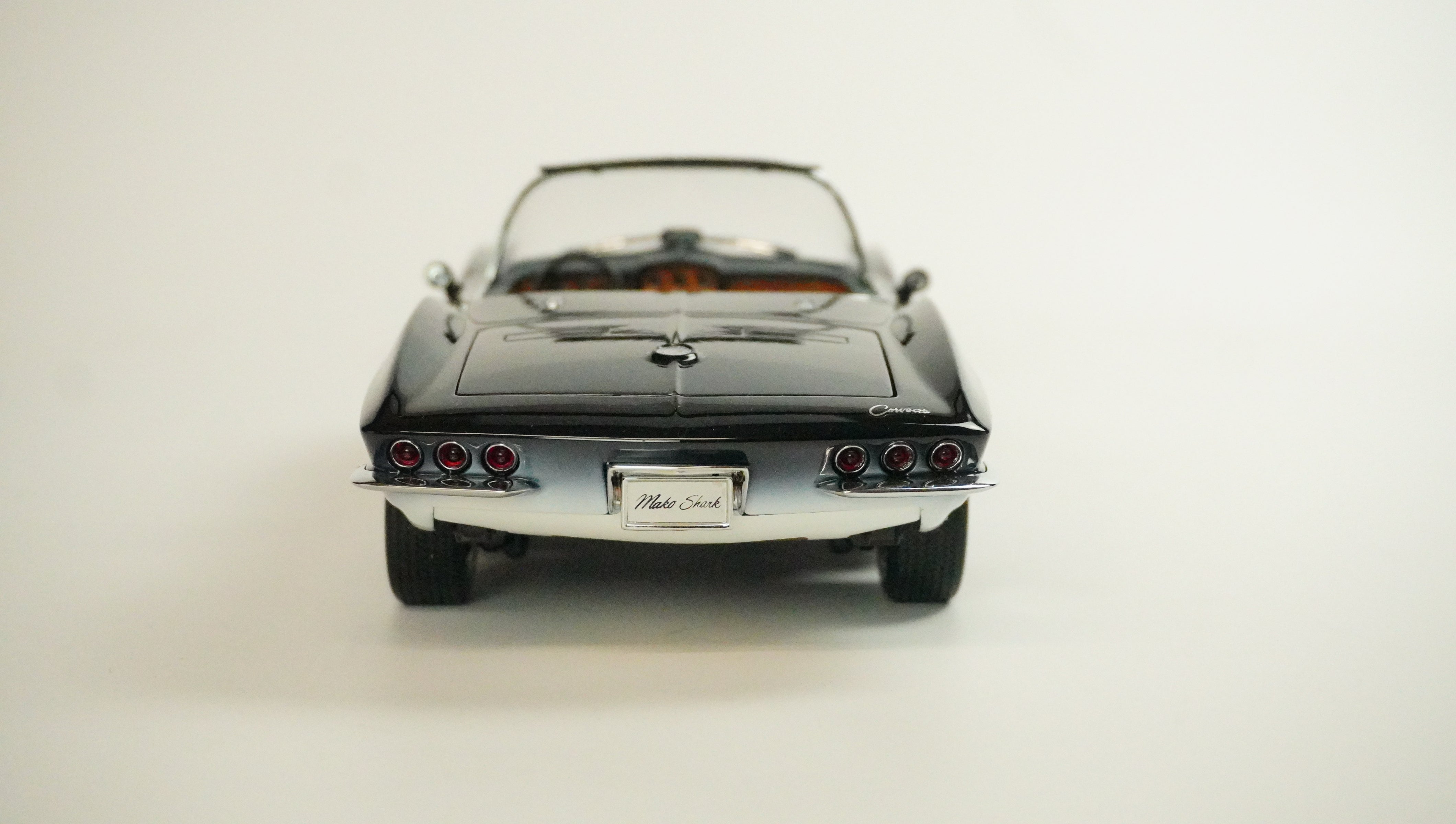 Chevrolet Corvette Shark Cabrio 1:18