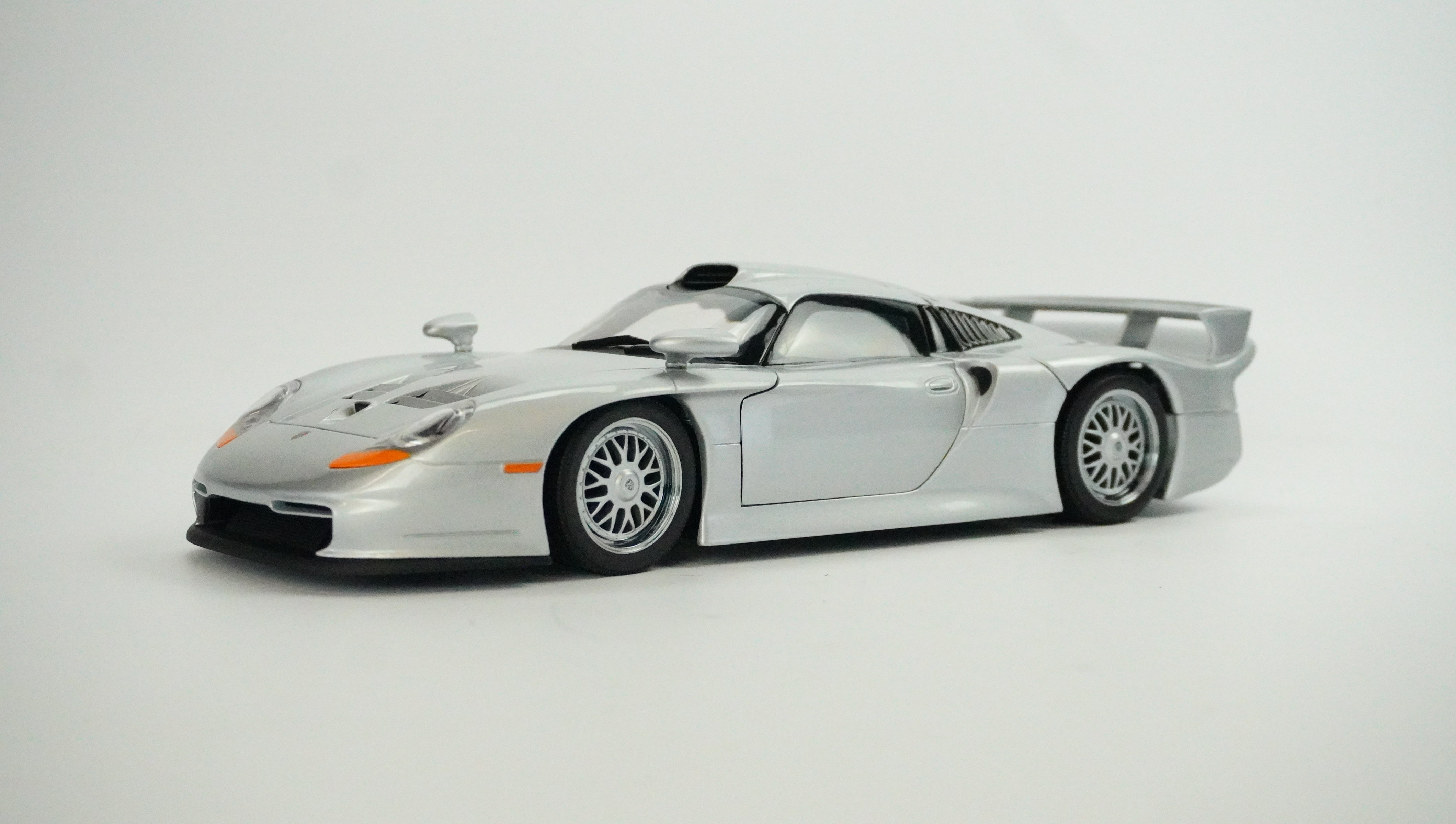 Porsche 911 (996) GT1 Limited 1997 1:18