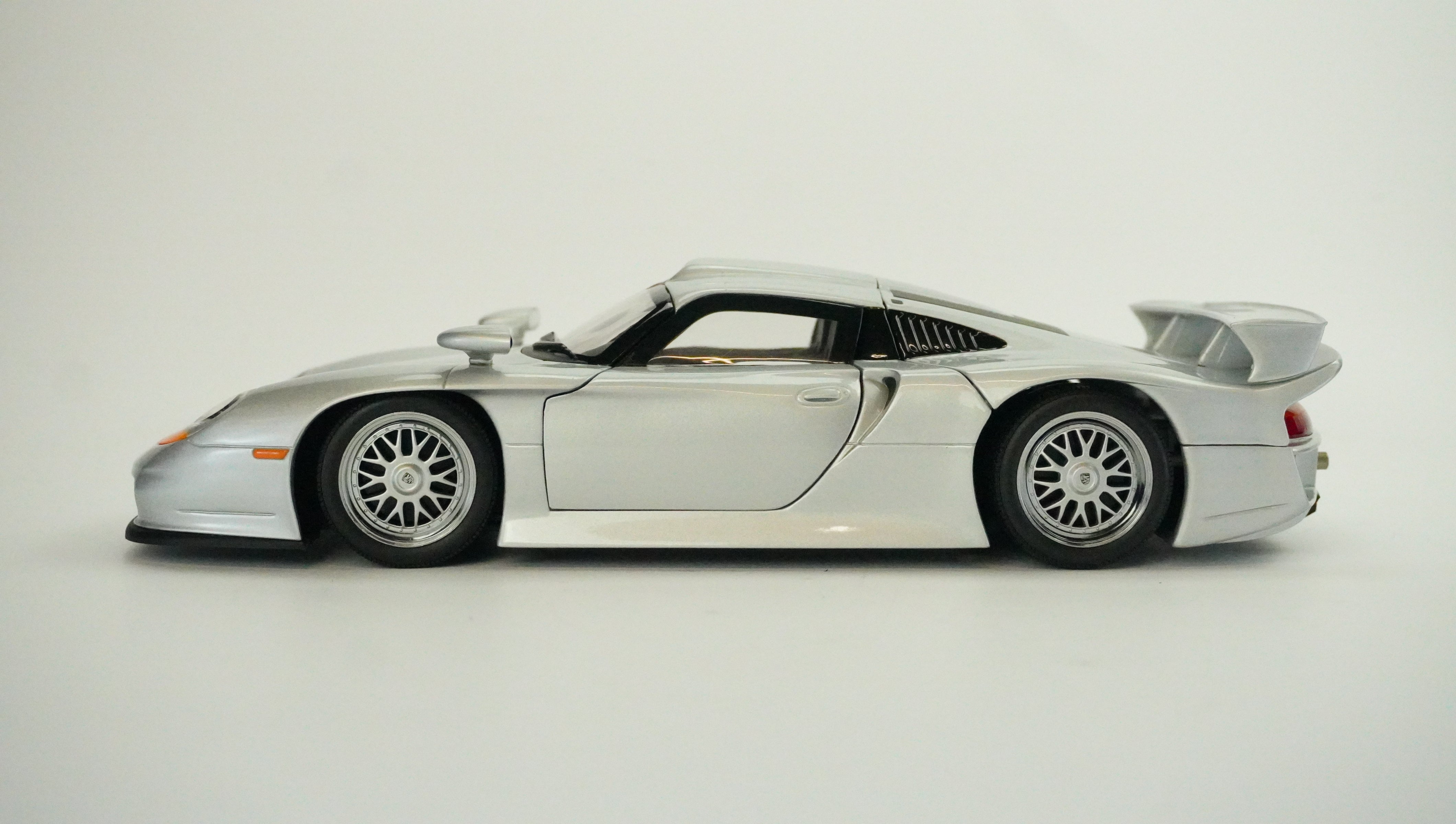 Porsche 911 (996) GT1 Limited 1997 1:18