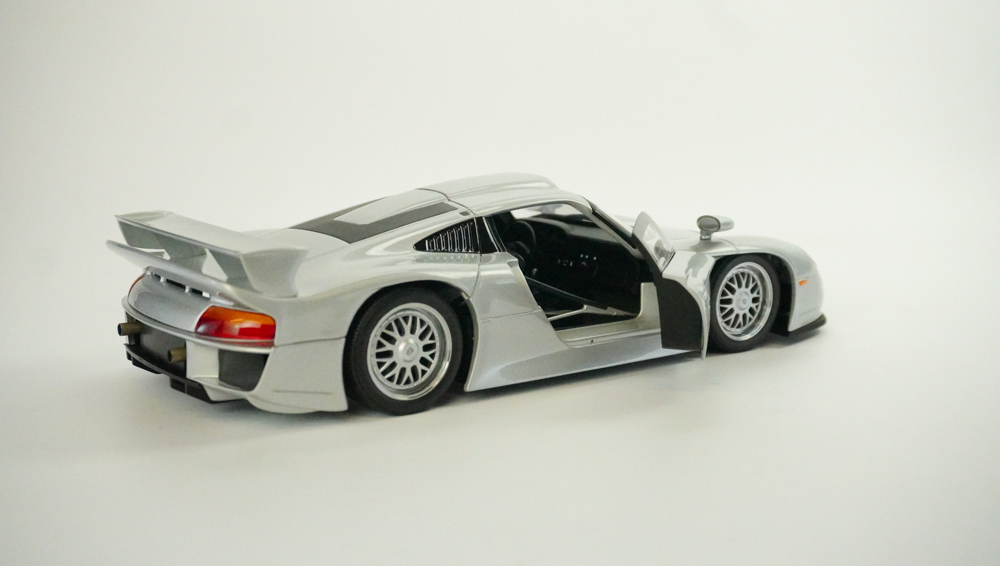 Porsche 911 (996) GT1 Limited 1997 1:18